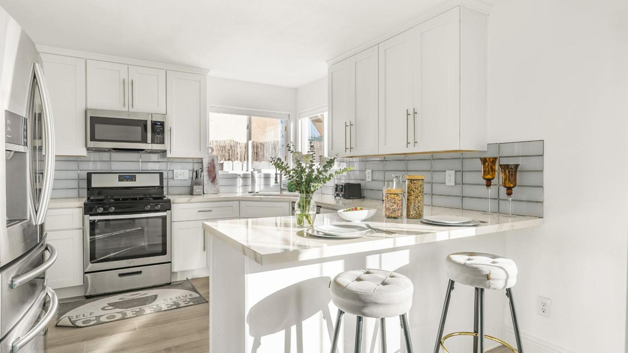 Vista del Sol by AvantStay Bright Hilltop Stay Patio Views Premium Kitchen Space for Groups