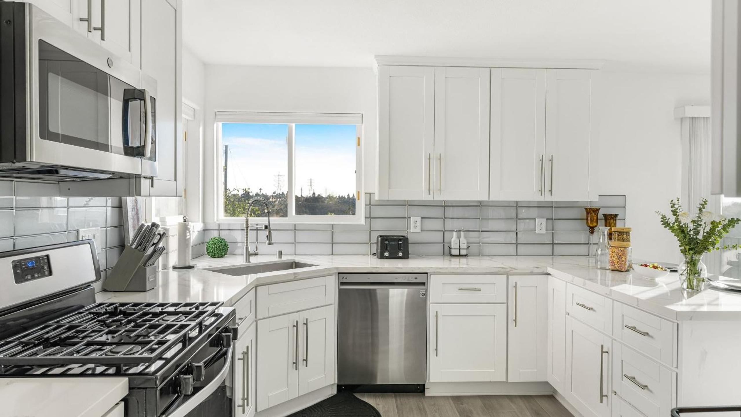 Vista del Sol by AvantStay Bright Hilltop Stay Patio Views Premium Kitchen Space for Groups