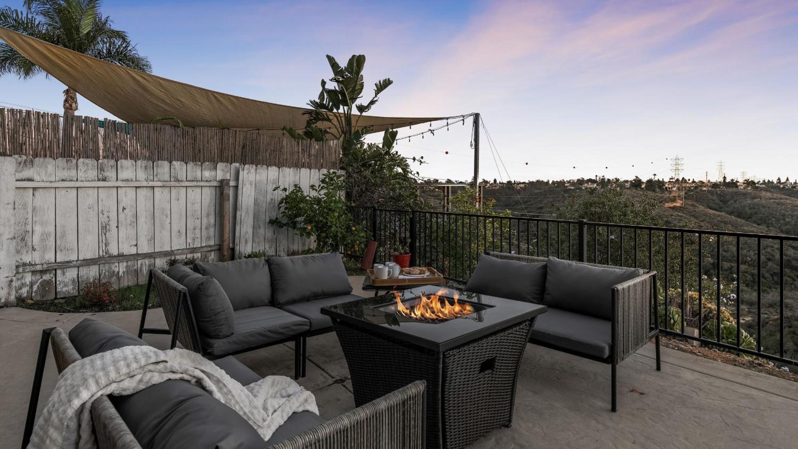 Vista del Sol by AvantStay Bright Hilltop Stay Patio Views Premium Kitchen Space for Groups