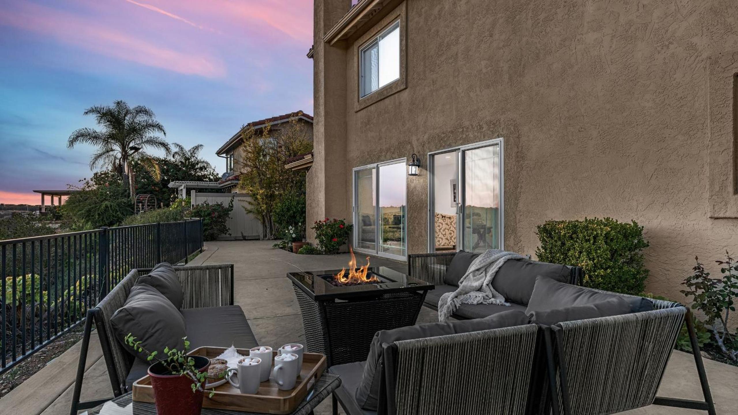 Vista del Sol by AvantStay Bright Hilltop Stay Patio Views Premium Kitchen Space for Groups