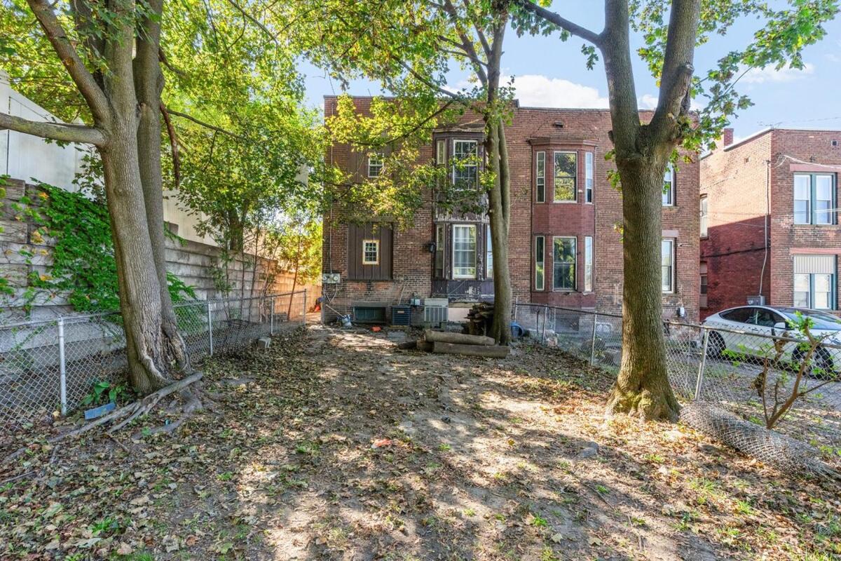 Spacious Home In Troy