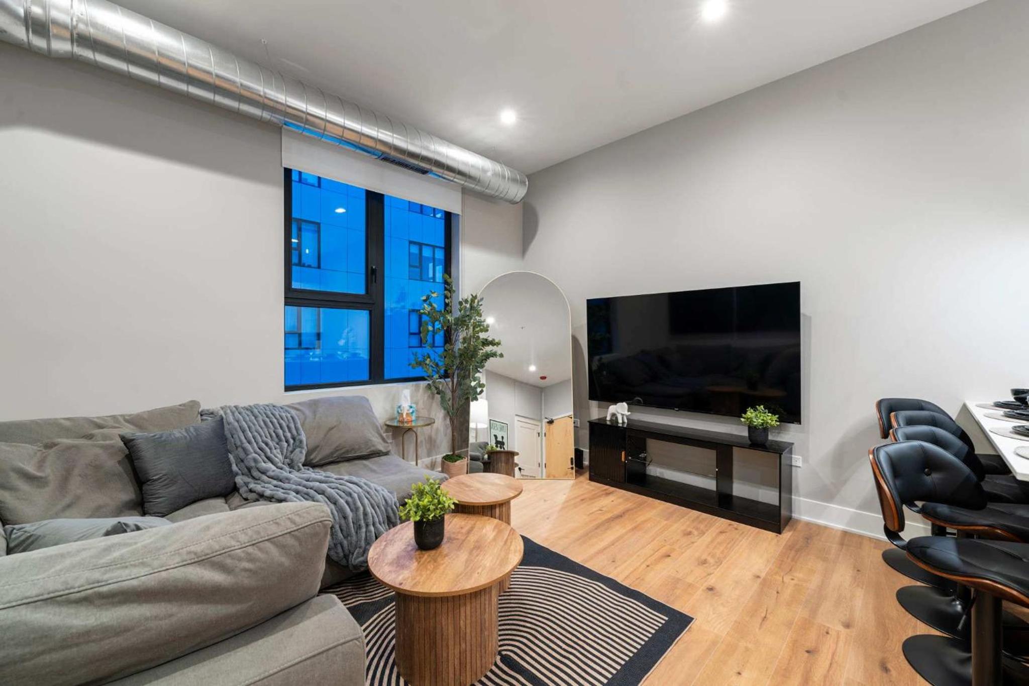 Steps from the Lake Edgewater Modern 2BD 2BA