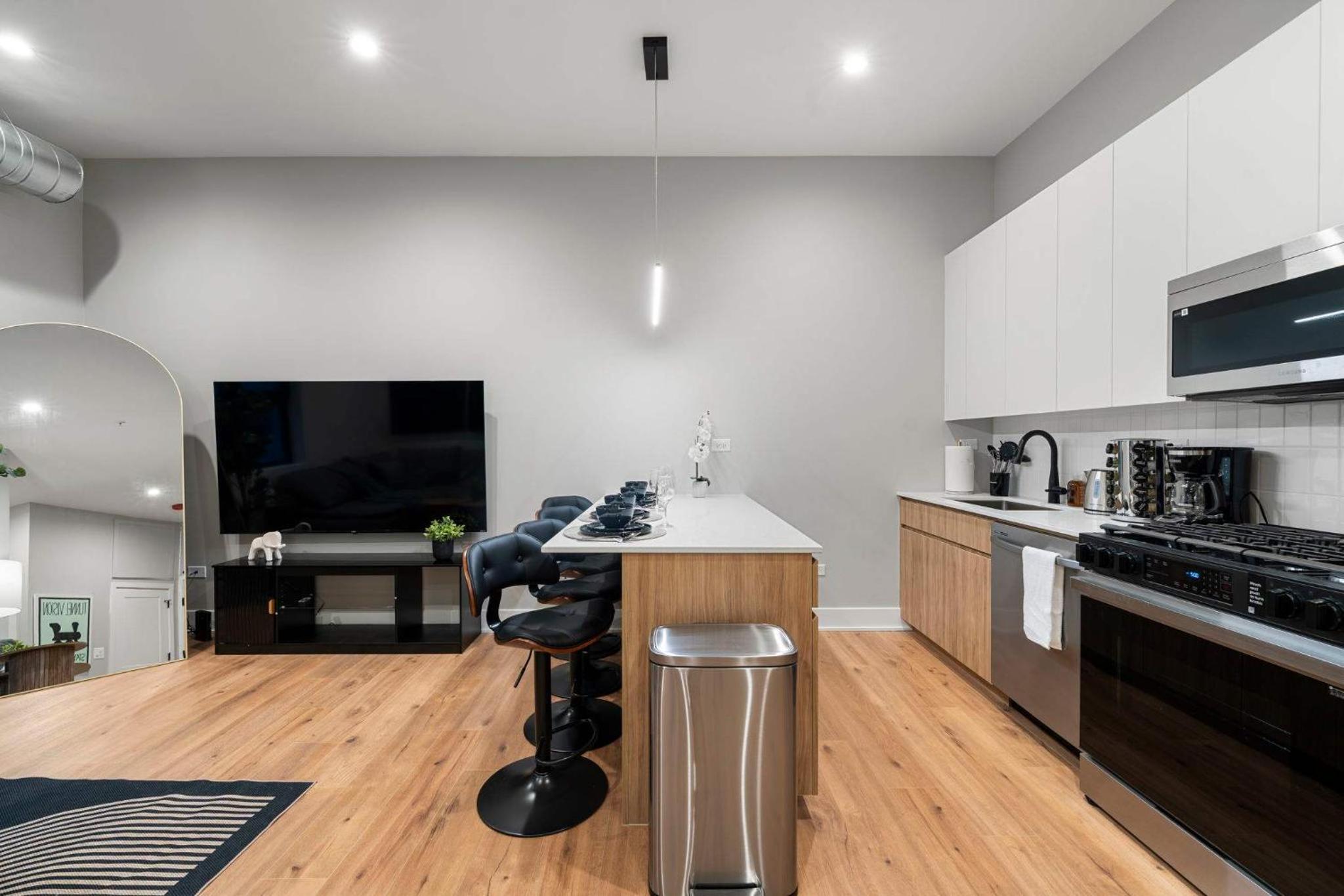 Steps from the Lake Edgewater Modern 2BD 2BA
