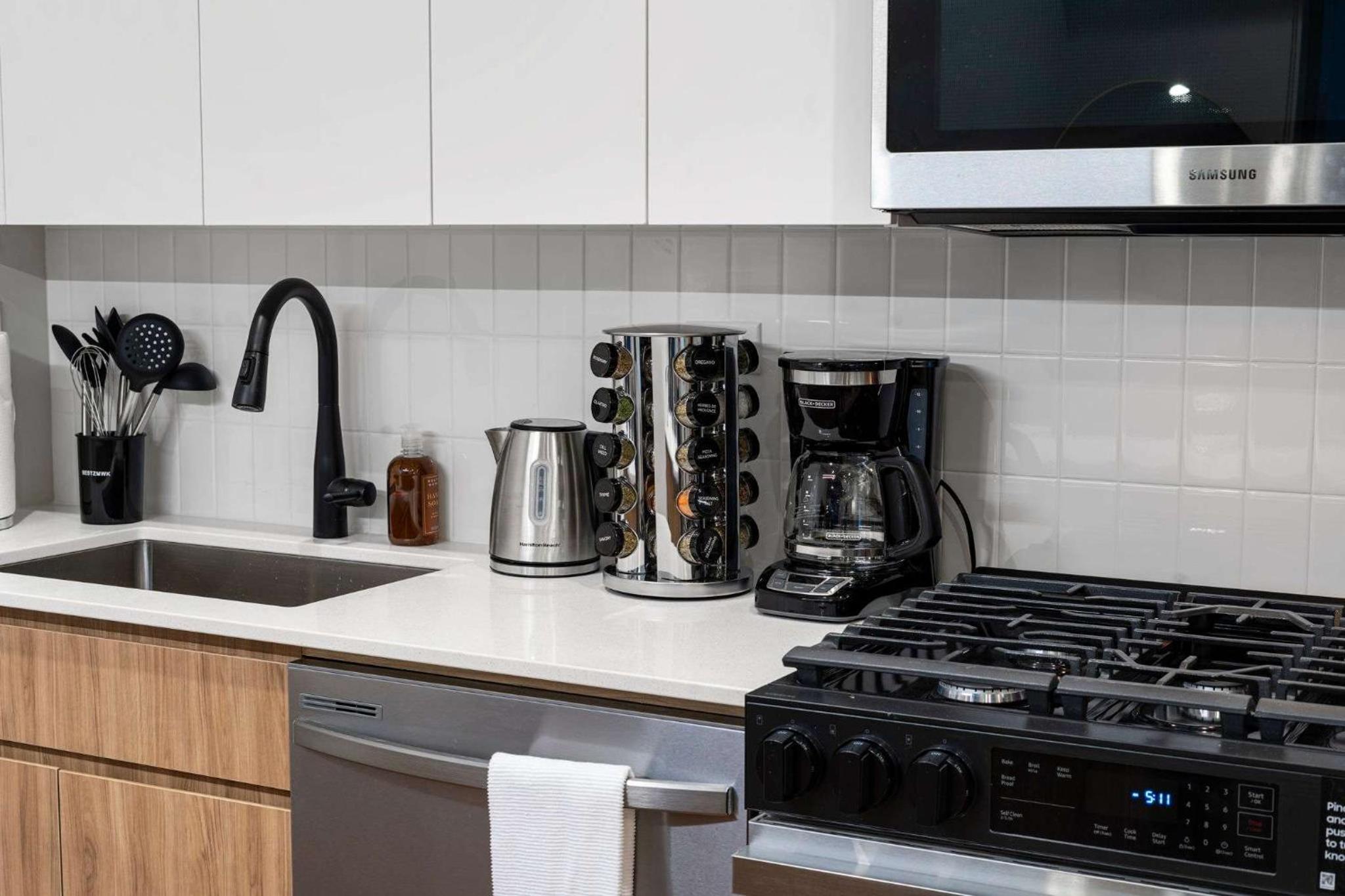 Steps from the Lake Edgewater Modern 2BD 2BA