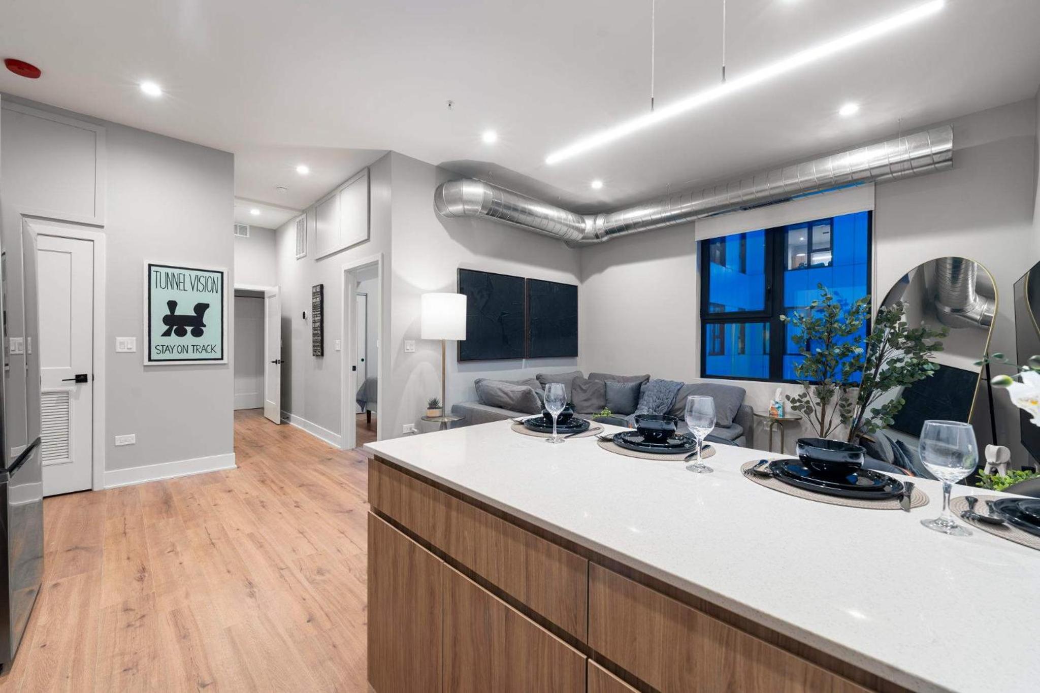 Steps from the Lake Edgewater Modern 2BD 2BA
