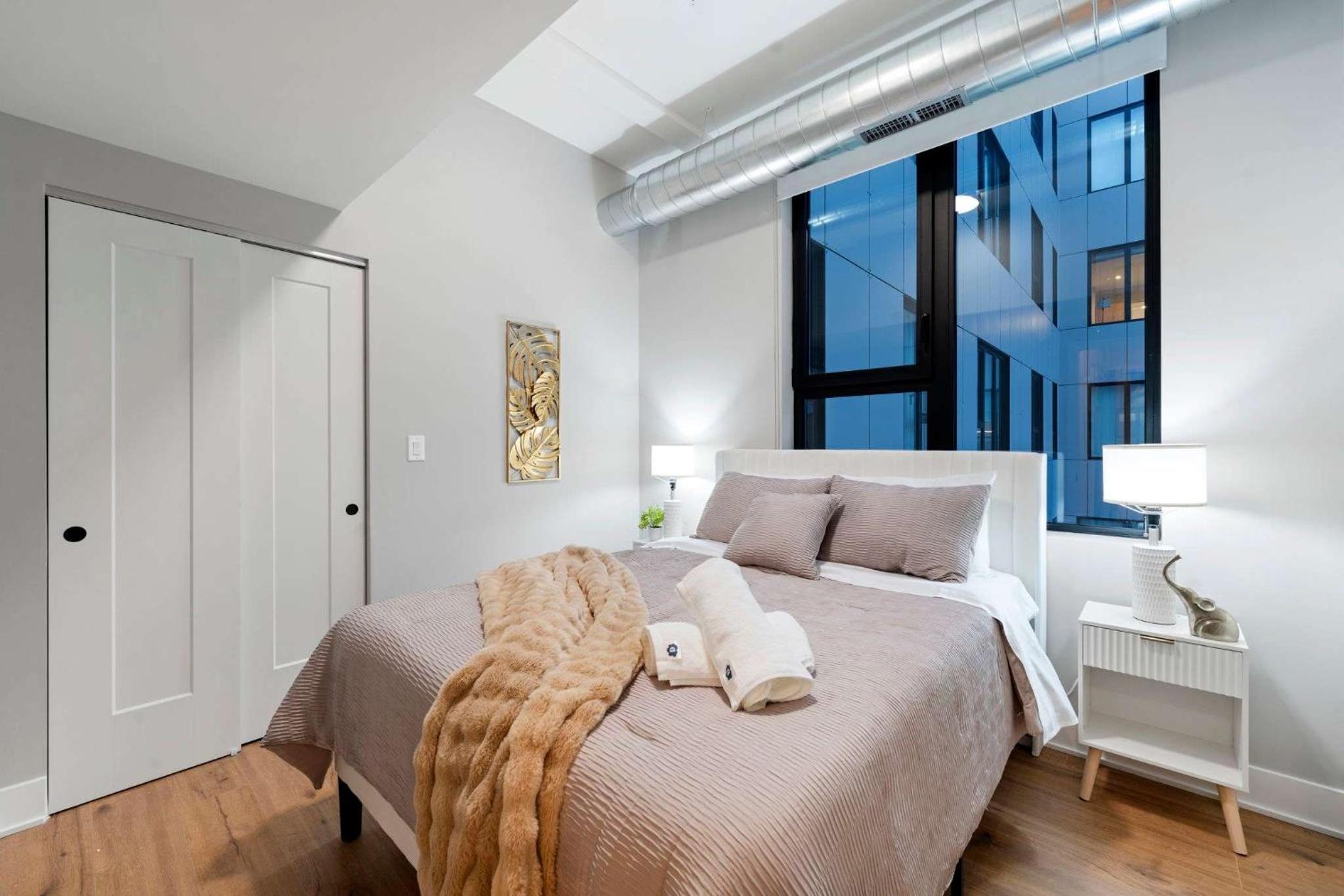 Steps from the Lake Edgewater Modern 2BD 2BA