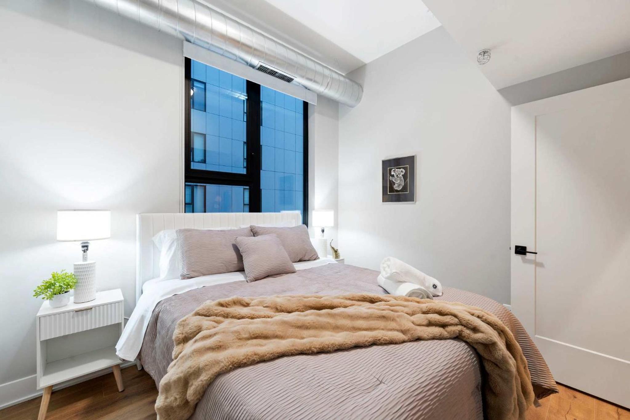 Steps from the Lake Edgewater Modern 2BD 2BA