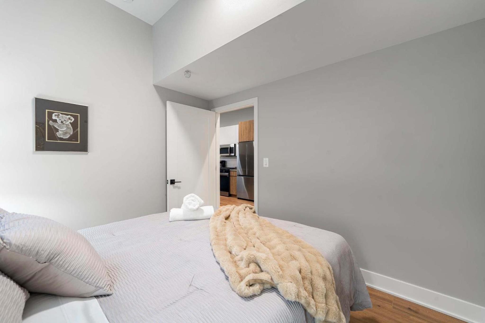 Steps from the Lake Edgewater Modern 2BD 2BA
