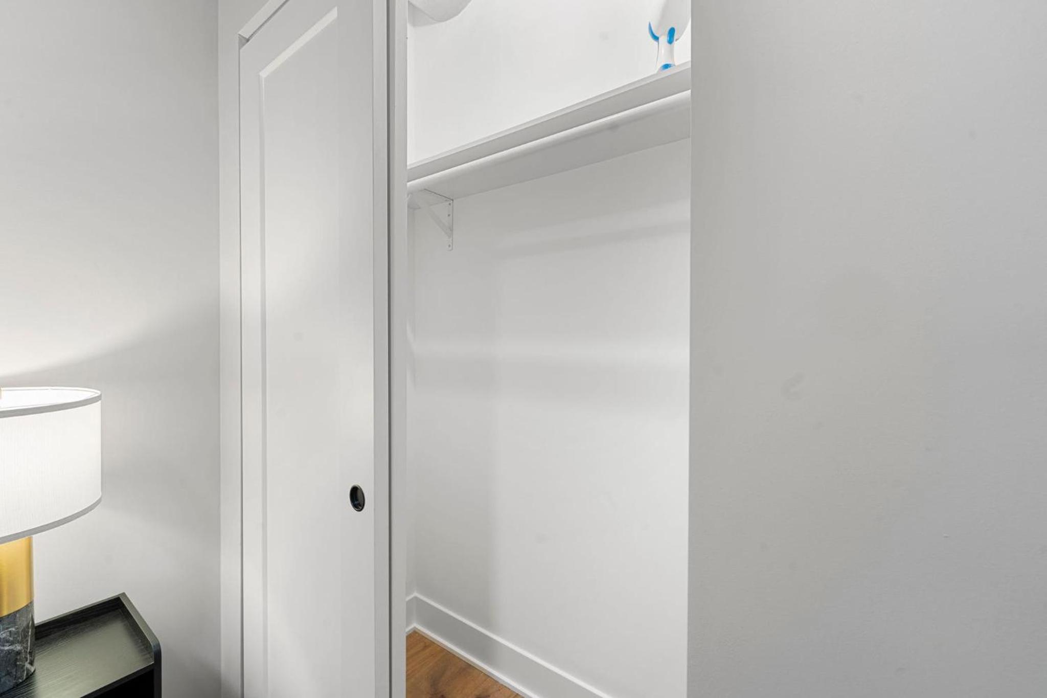 Steps from the Lake Edgewater Modern 2BD 2BA