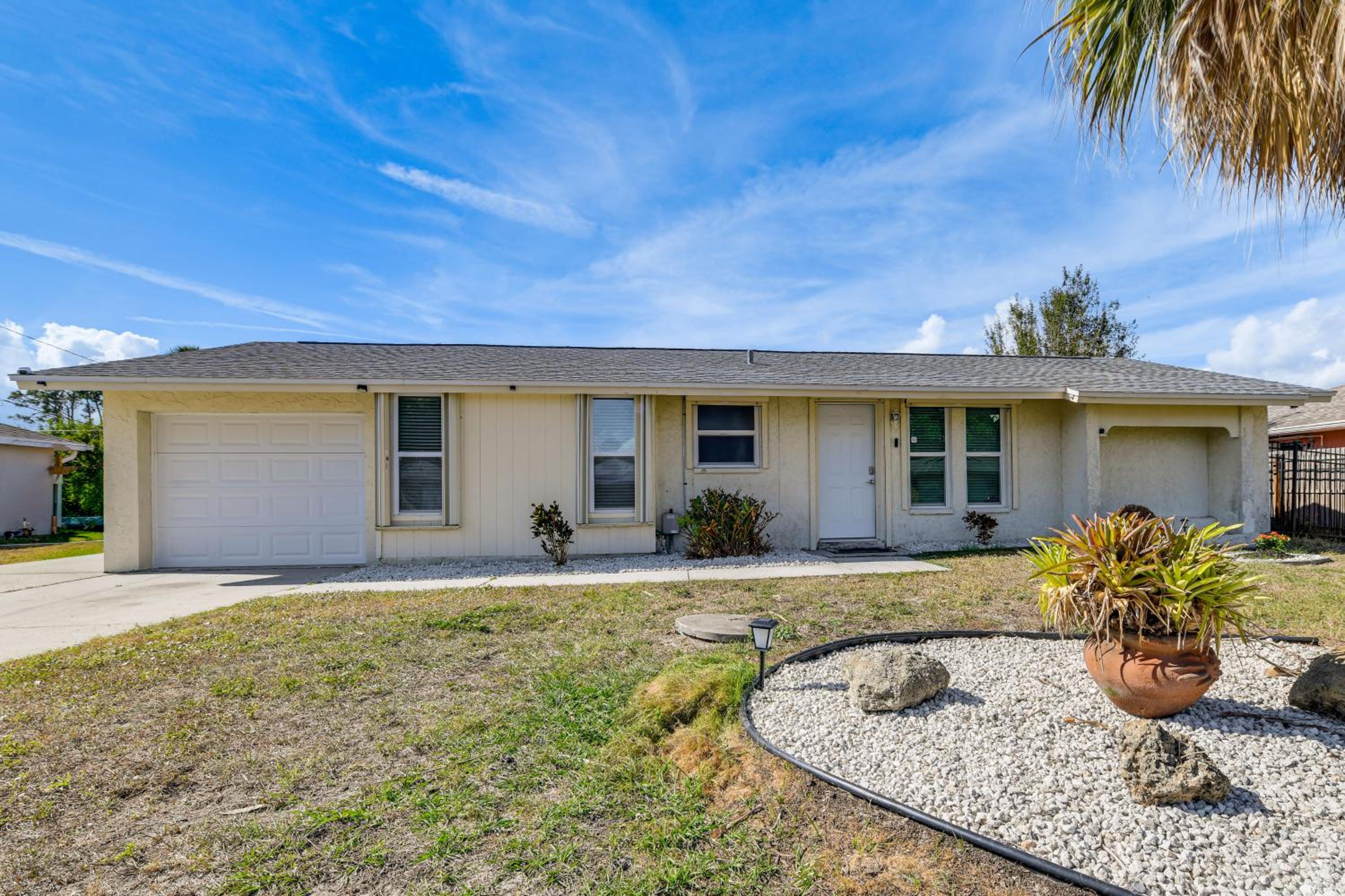 3 Mi to Beach! Port Charlotte Gem with Outdoor Oasis