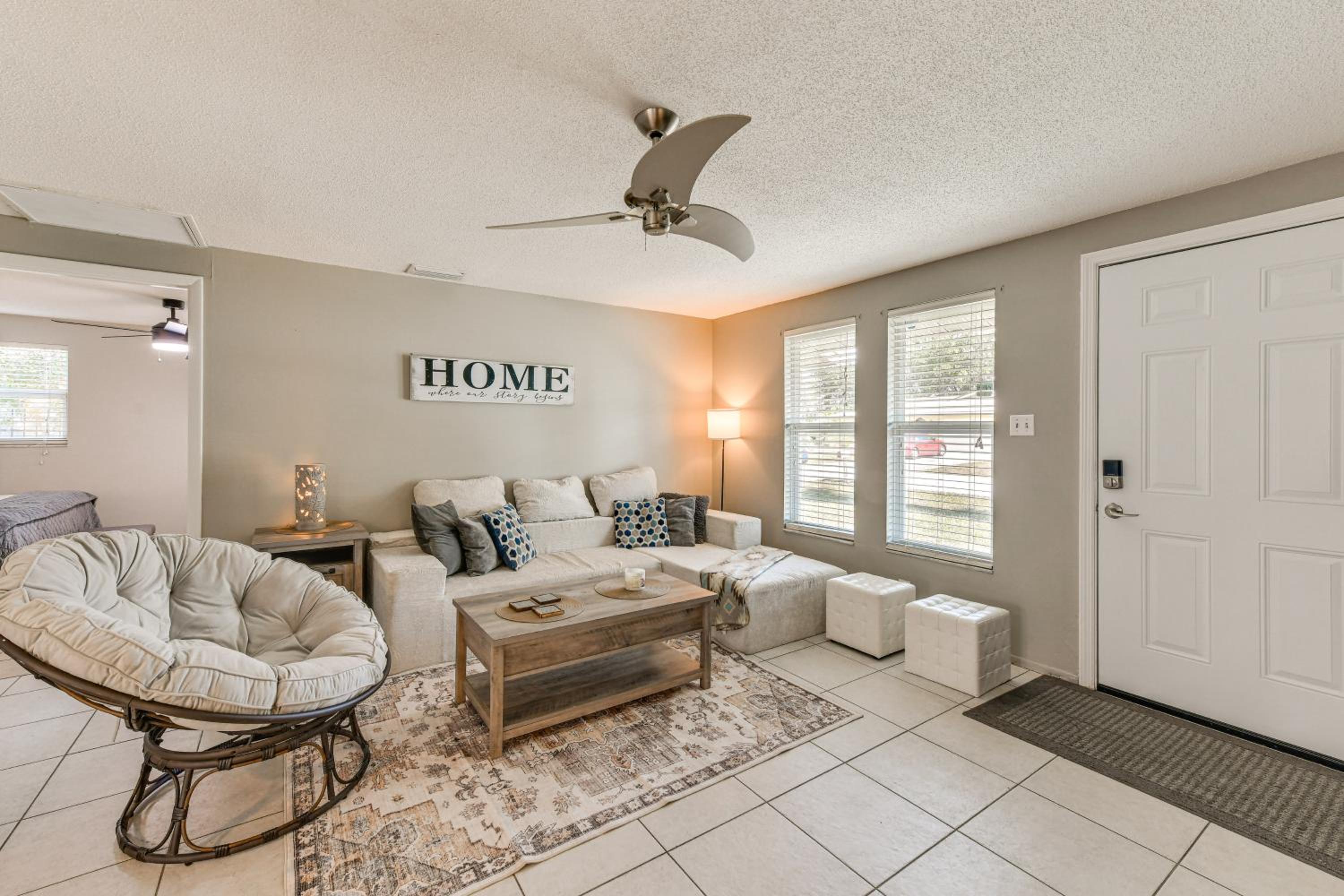 3 Mi to Beach! Port Charlotte Gem with Outdoor Oasis