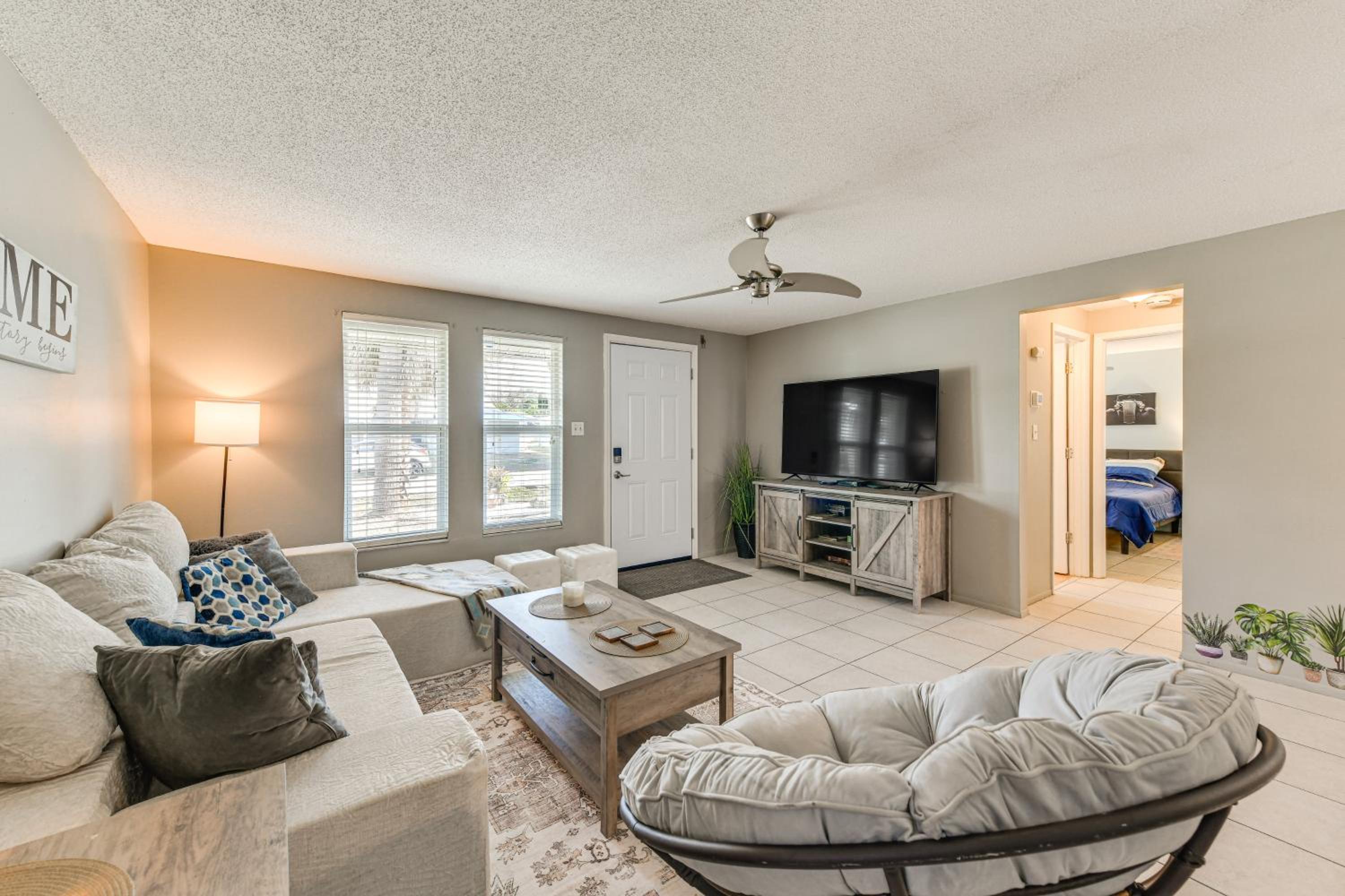 3 Mi to Beach! Port Charlotte Gem with Outdoor Oasis