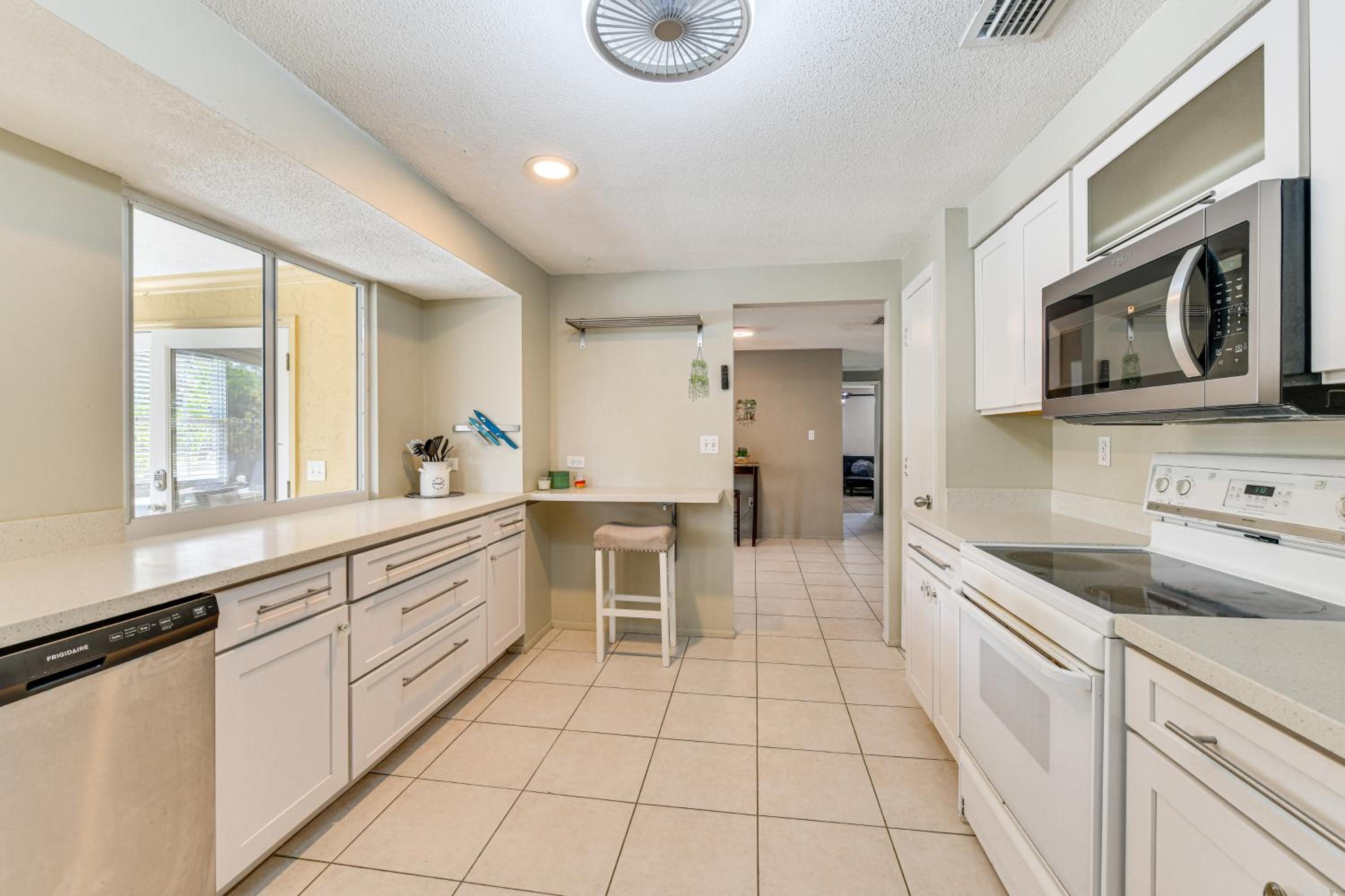 3 Mi to Beach! Port Charlotte Gem with Outdoor Oasis