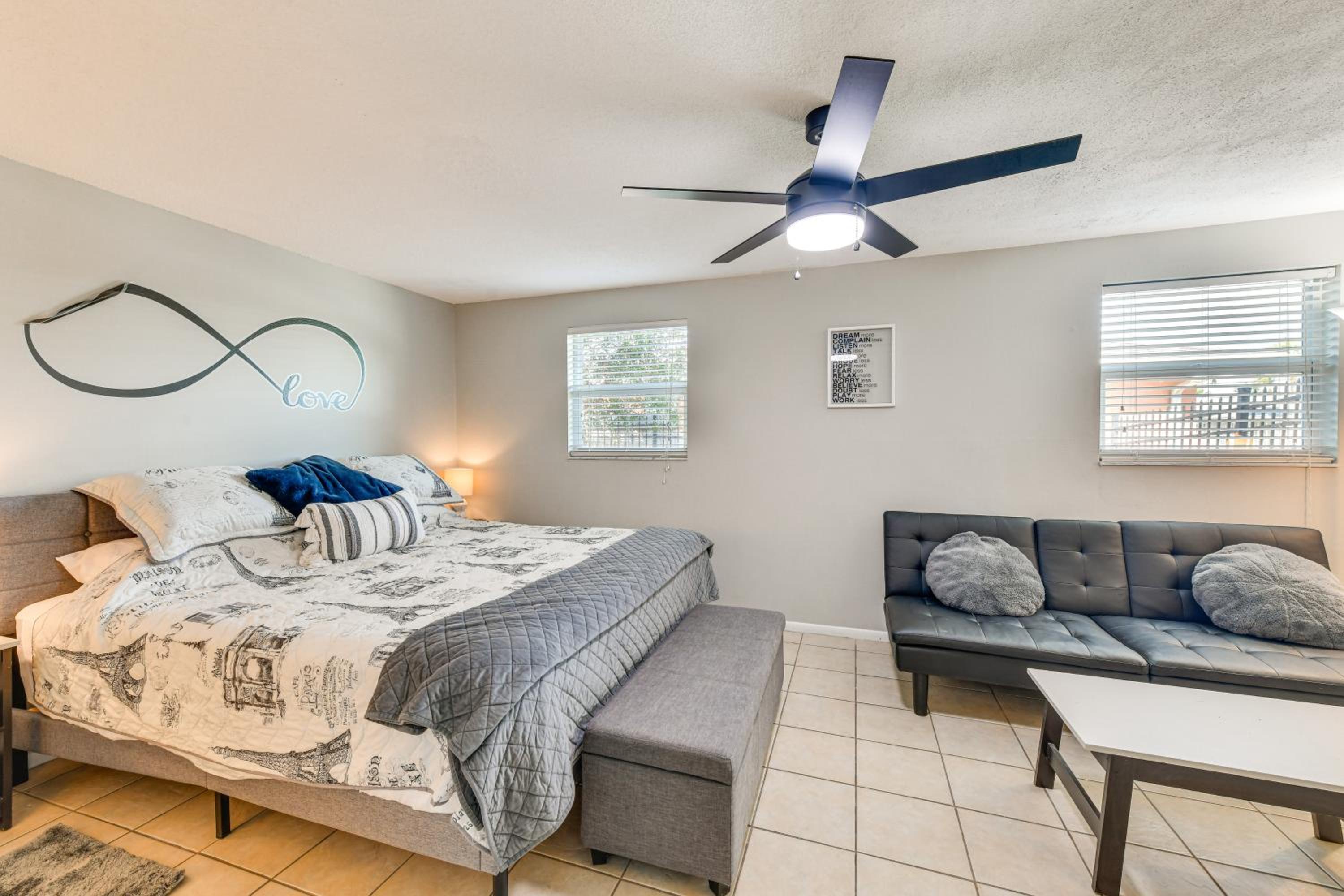 3 Mi to Beach! Port Charlotte Gem with Outdoor Oasis