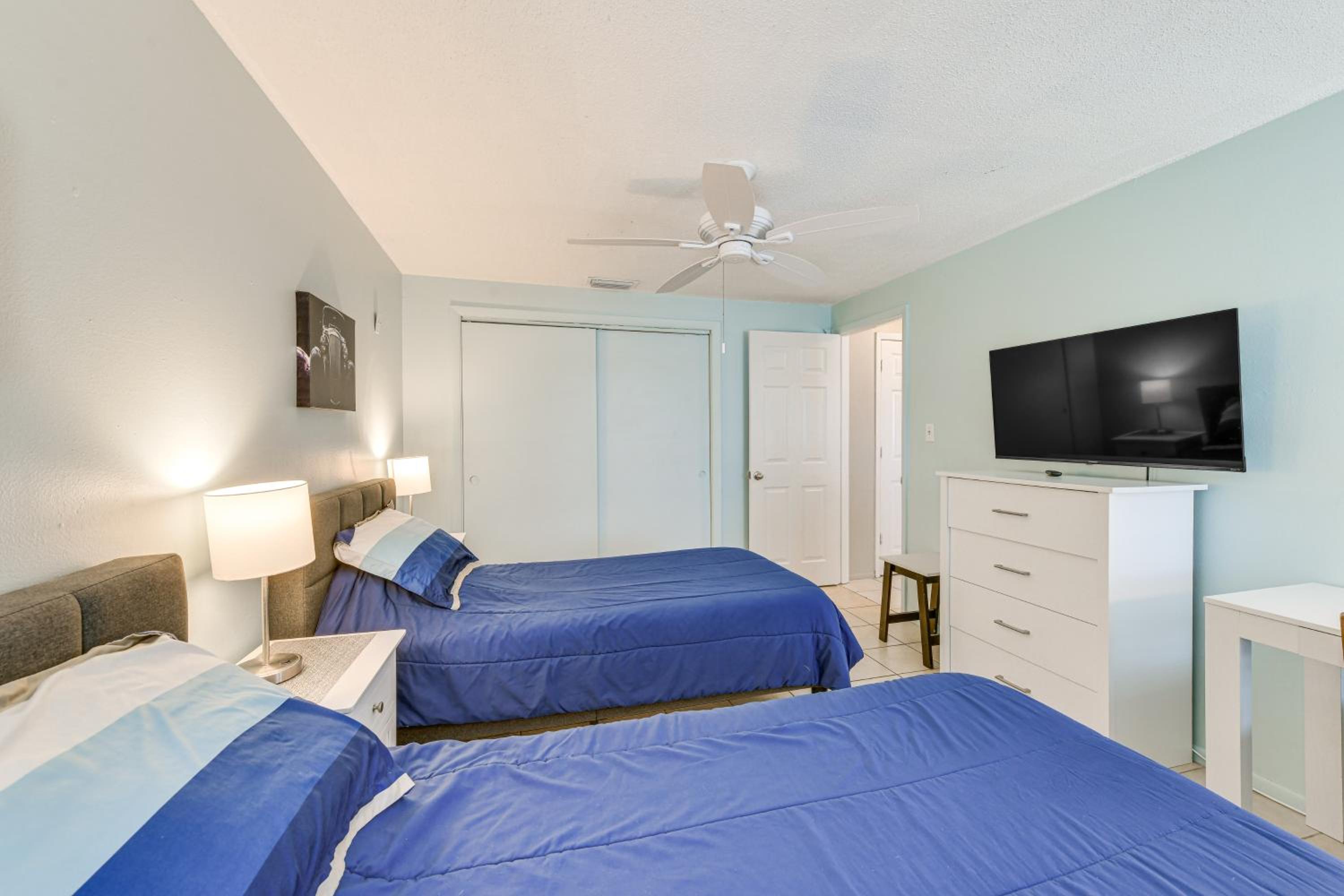 3 Mi to Beach! Port Charlotte Gem with Outdoor Oasis