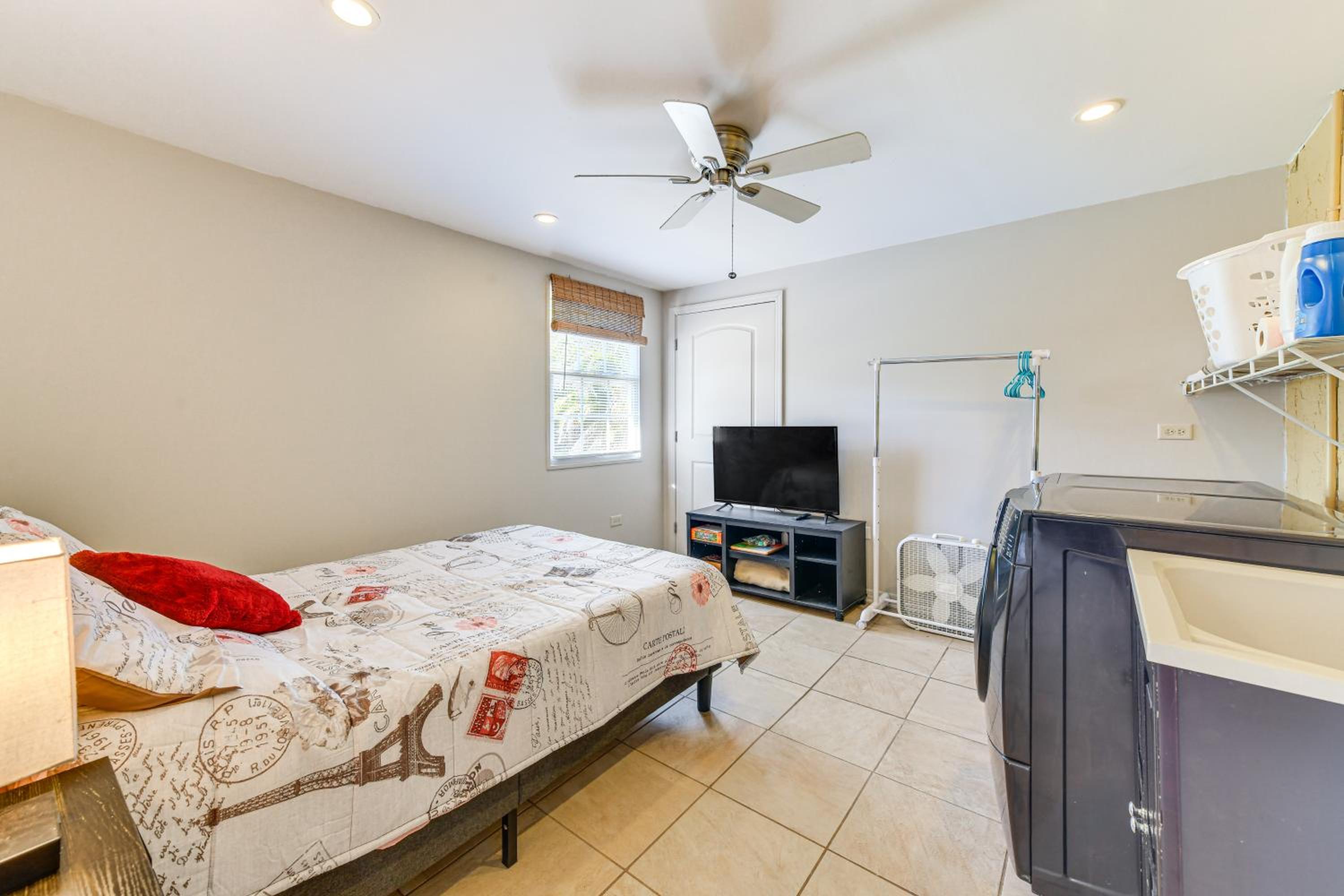 3 Mi to Beach! Port Charlotte Gem with Outdoor Oasis