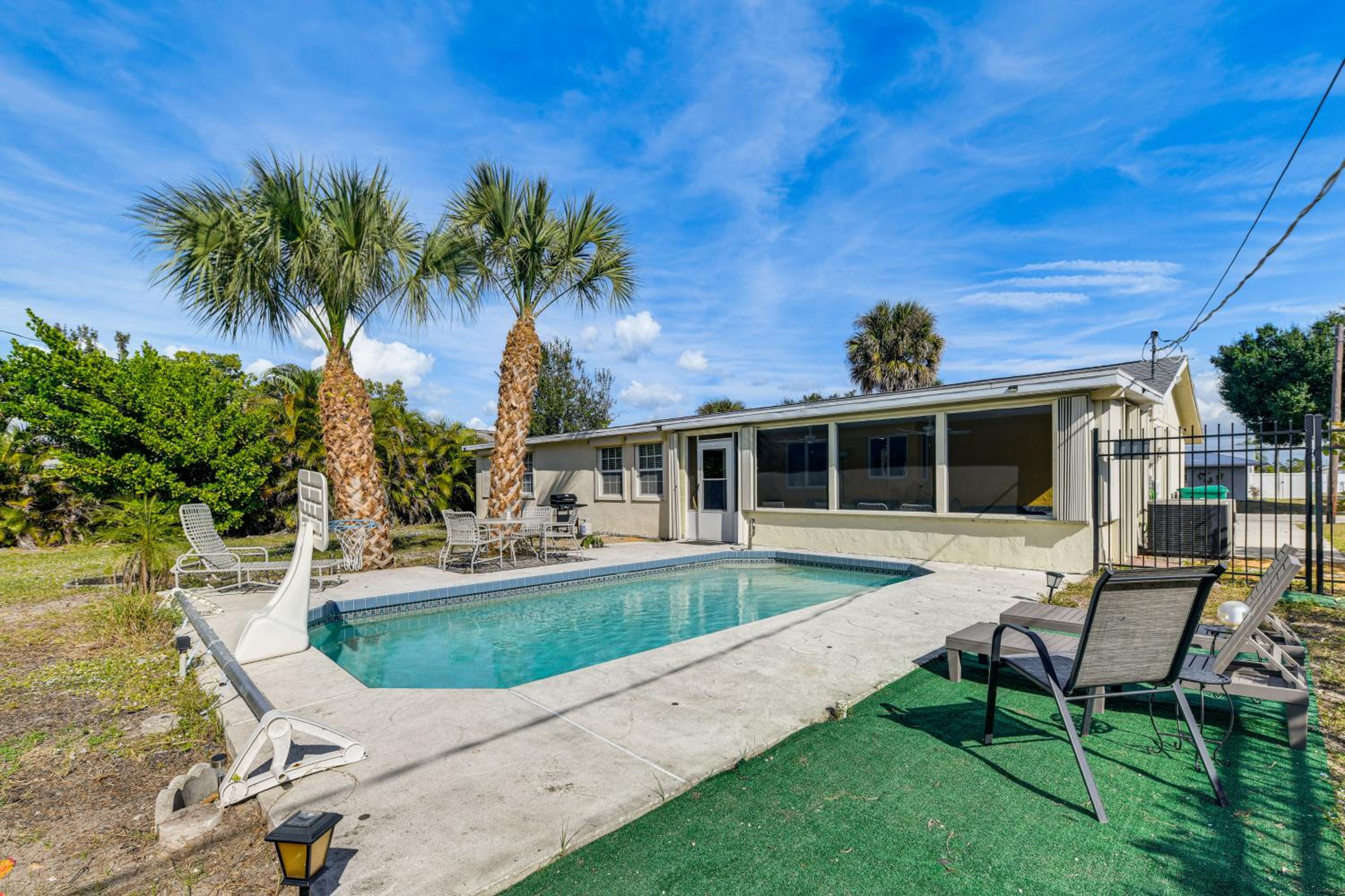 3 Mi to Beach! Port Charlotte Gem with Outdoor Oasis