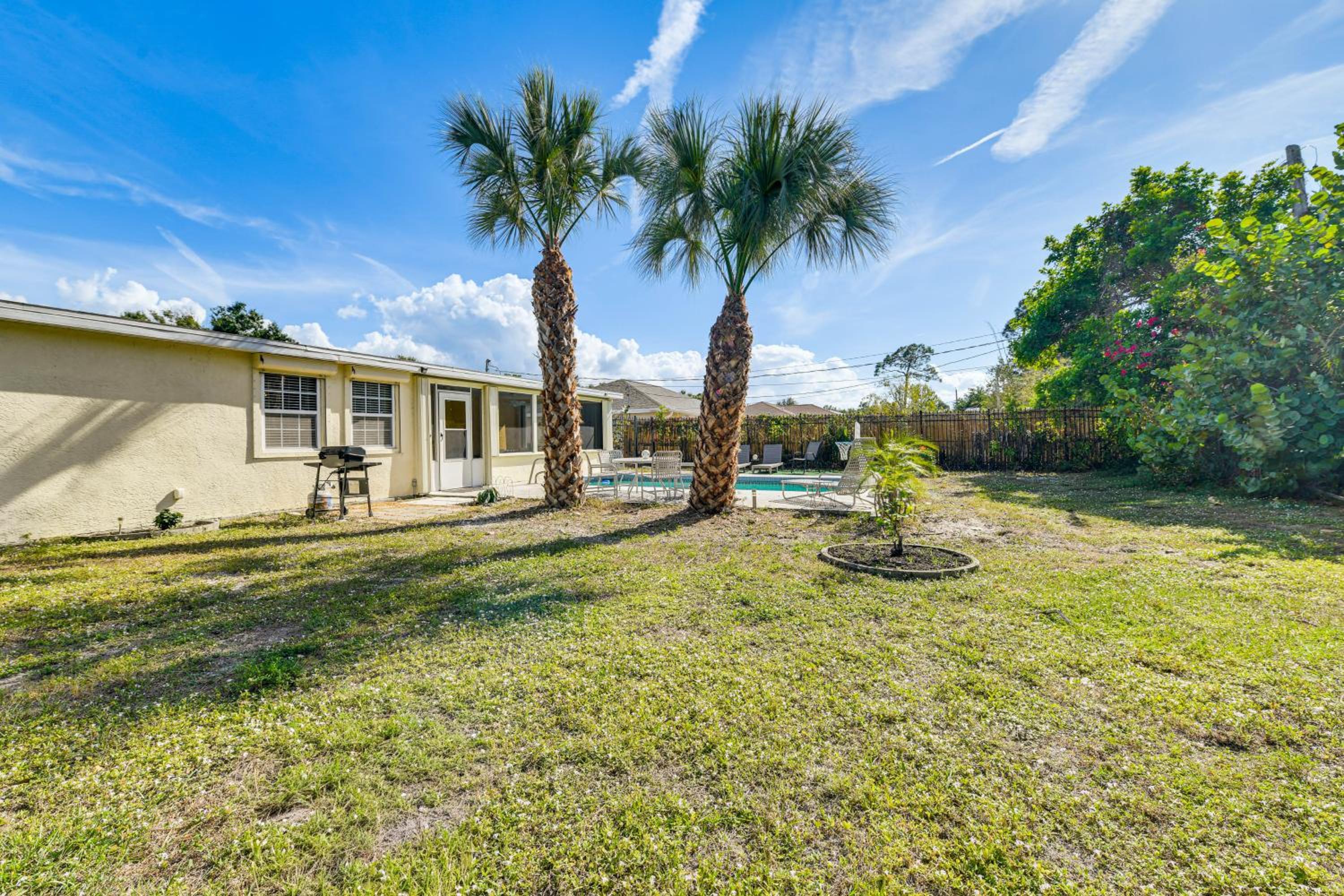 3 Mi to Beach! Port Charlotte Gem with Outdoor Oasis