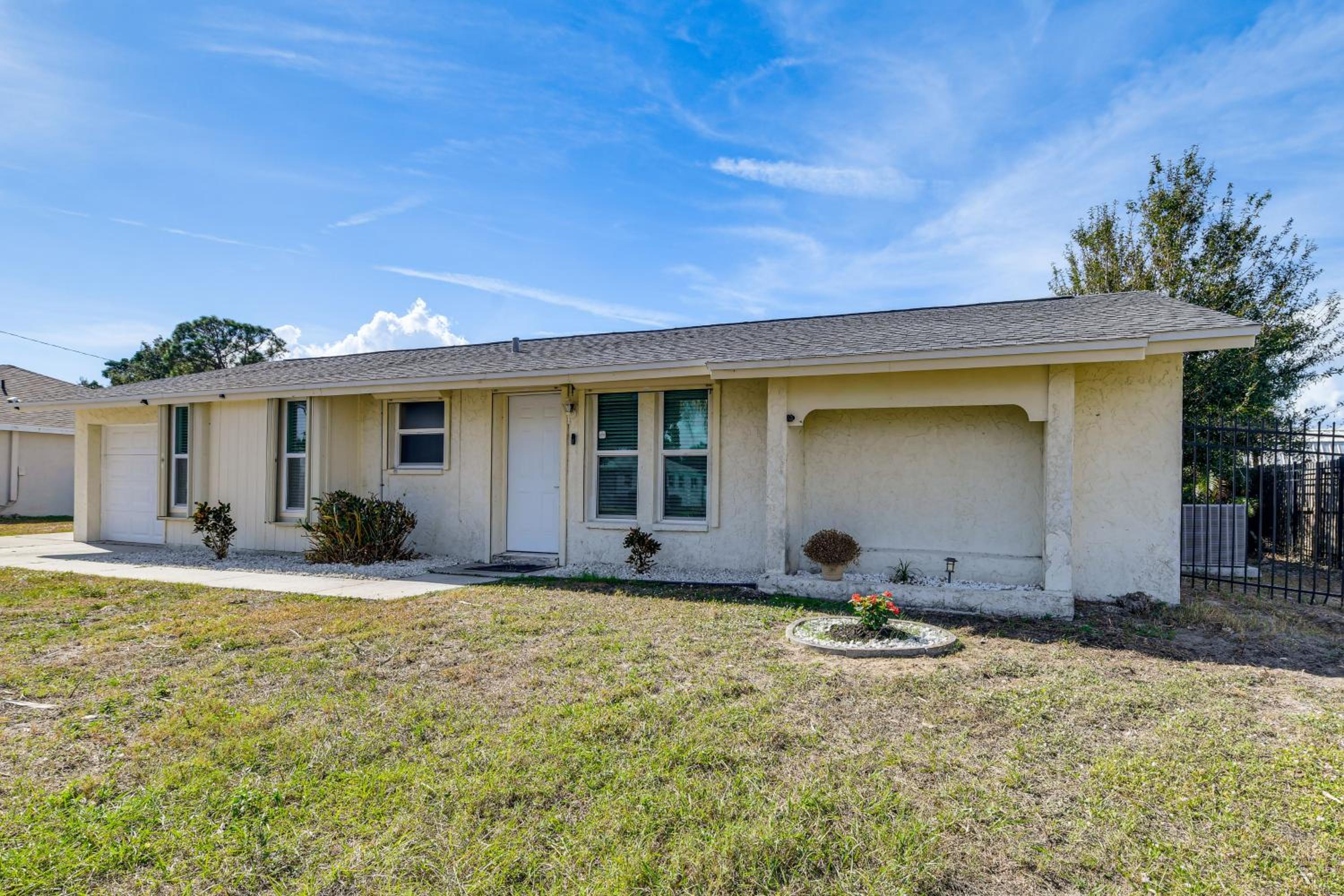 3 Mi to Beach! Port Charlotte Gem with Outdoor Oasis
