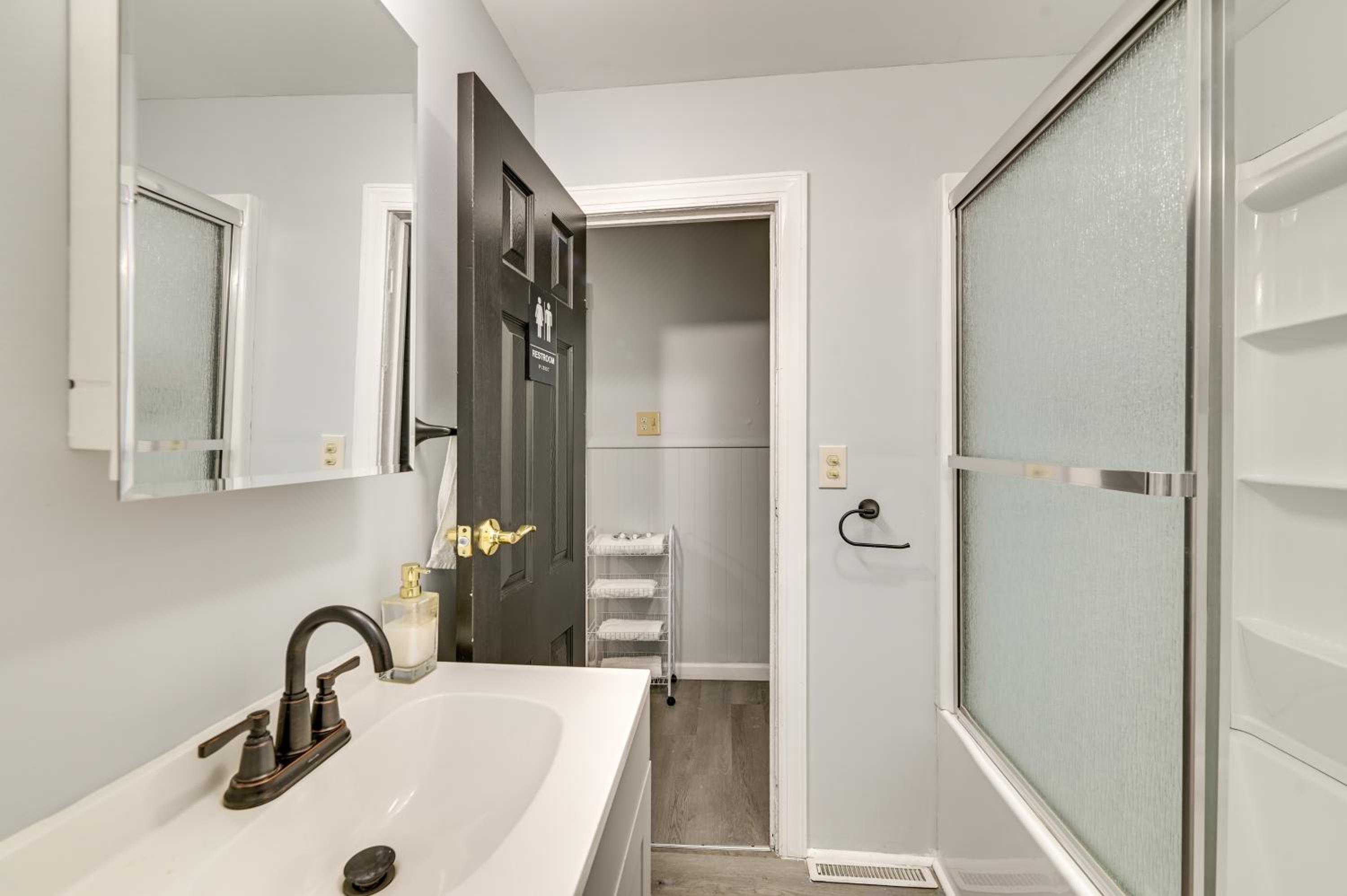 Walk to Local Eats! Updated Schenectady Apartment