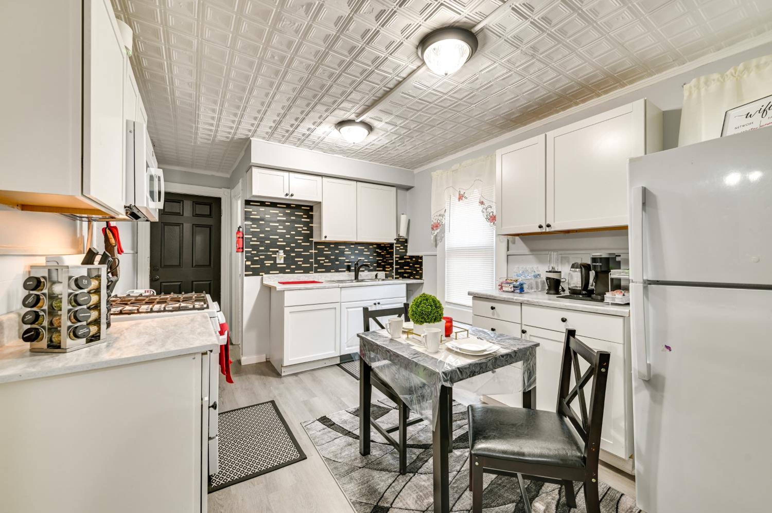 2 Mi to Union College! Newly Renovated Apartment