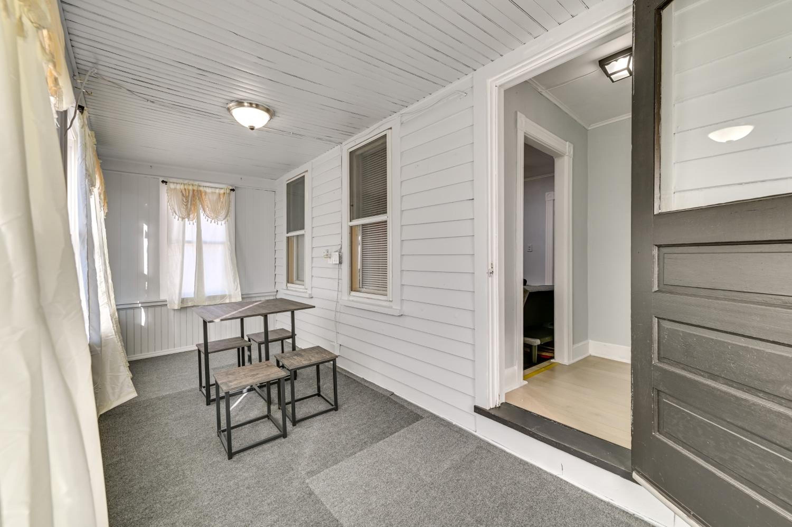 2 Mi to Union College! Newly Renovated Apartment