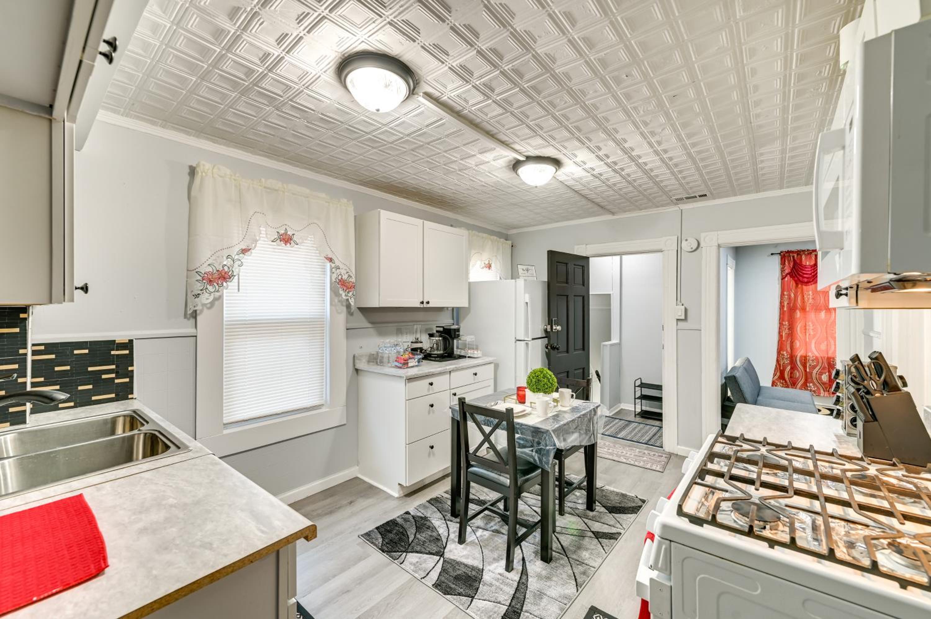 2 Mi to Union College! Newly Renovated Apartment