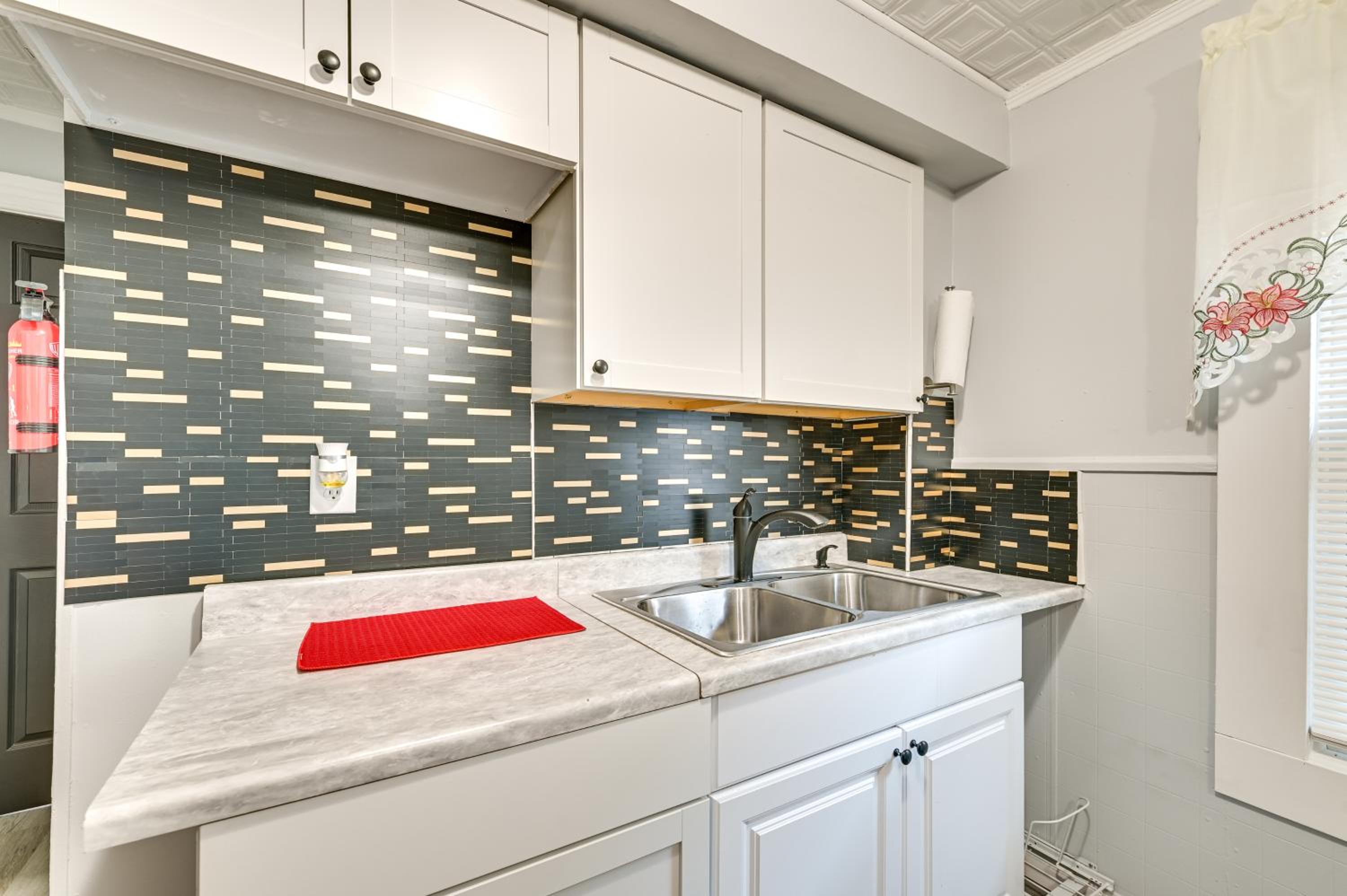 2 Mi to Union College! Newly Renovated Apartment
