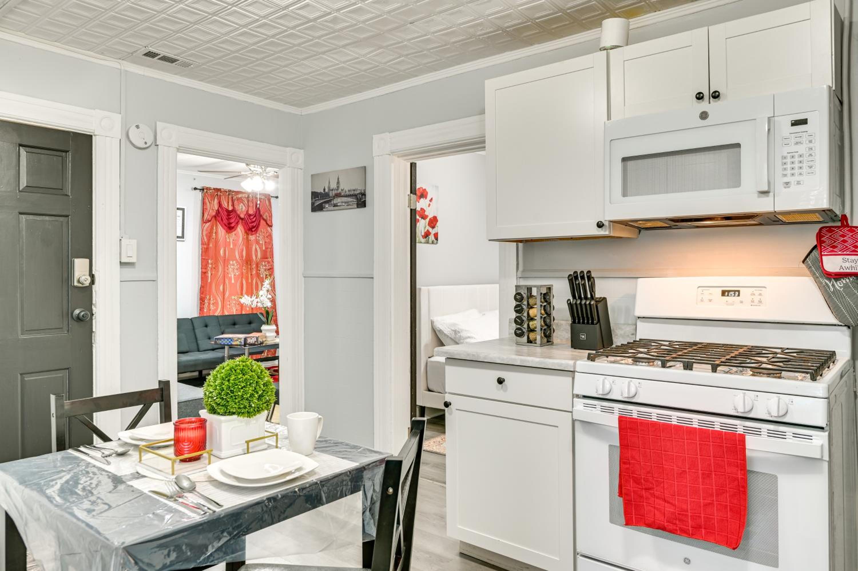 2 Mi to Union College! Newly Renovated Apartment