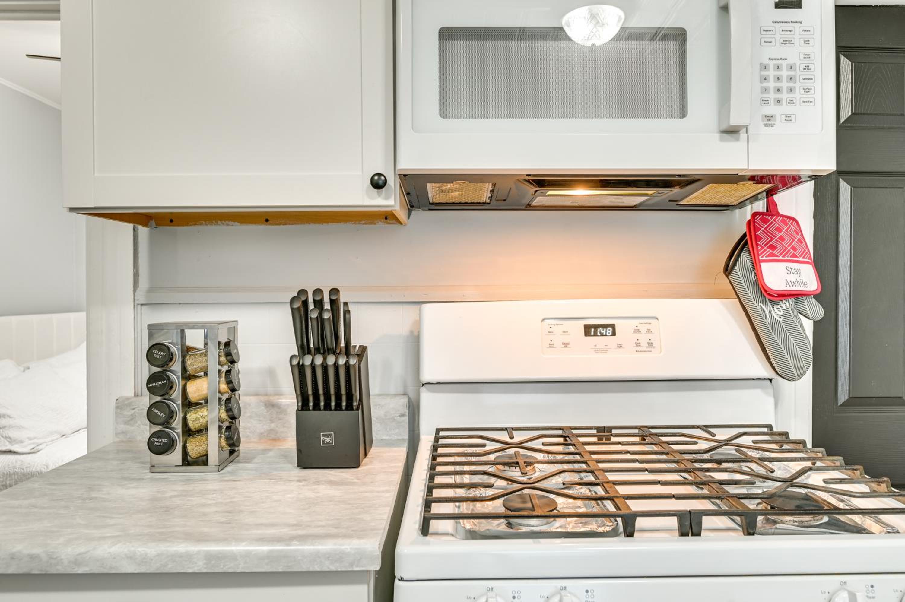 2 Mi to Union College! Newly Renovated Apartment