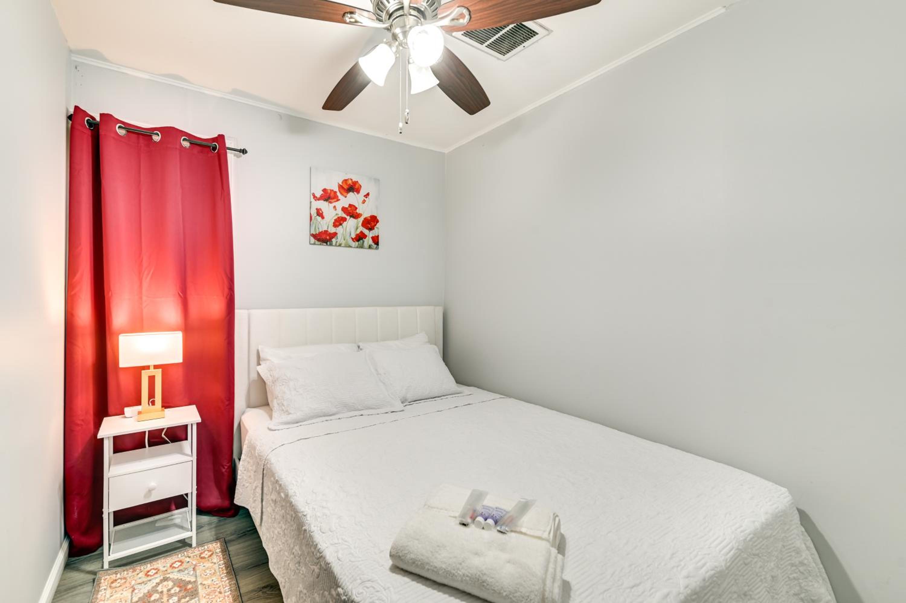 2 Mi to Union College! Newly Renovated Apartment