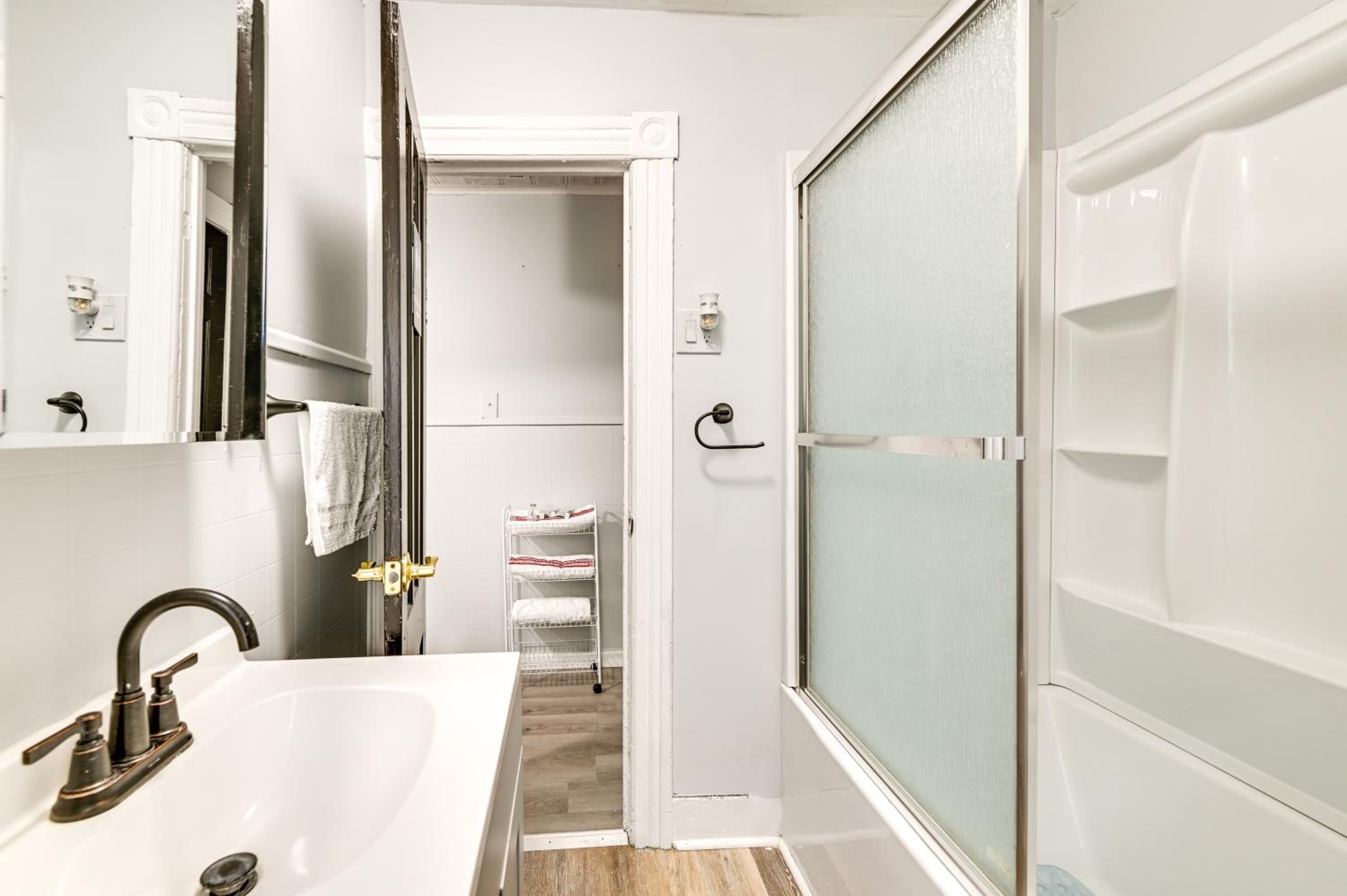 2 Mi to Union College! Newly Renovated Apartment