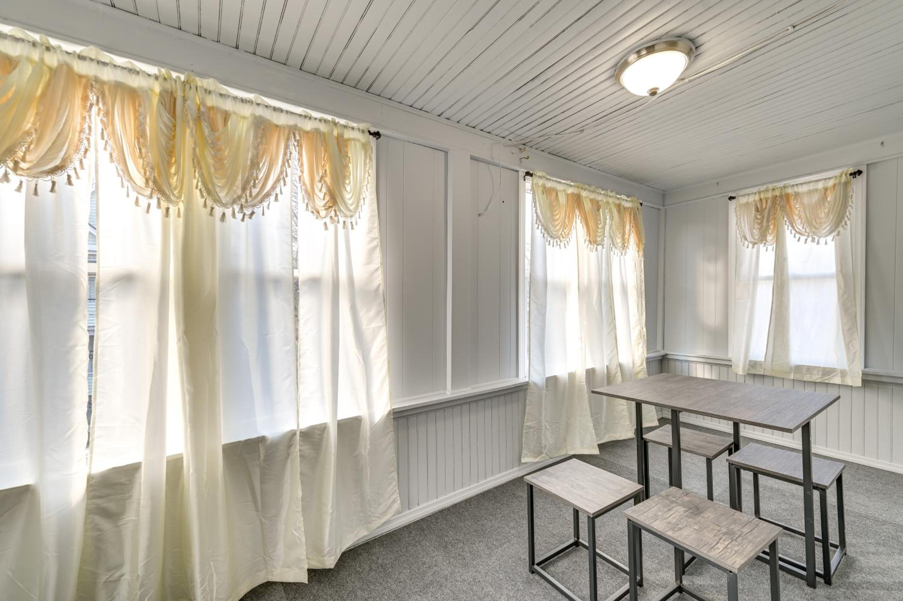 2 Mi to Union College! Newly Renovated Apartment