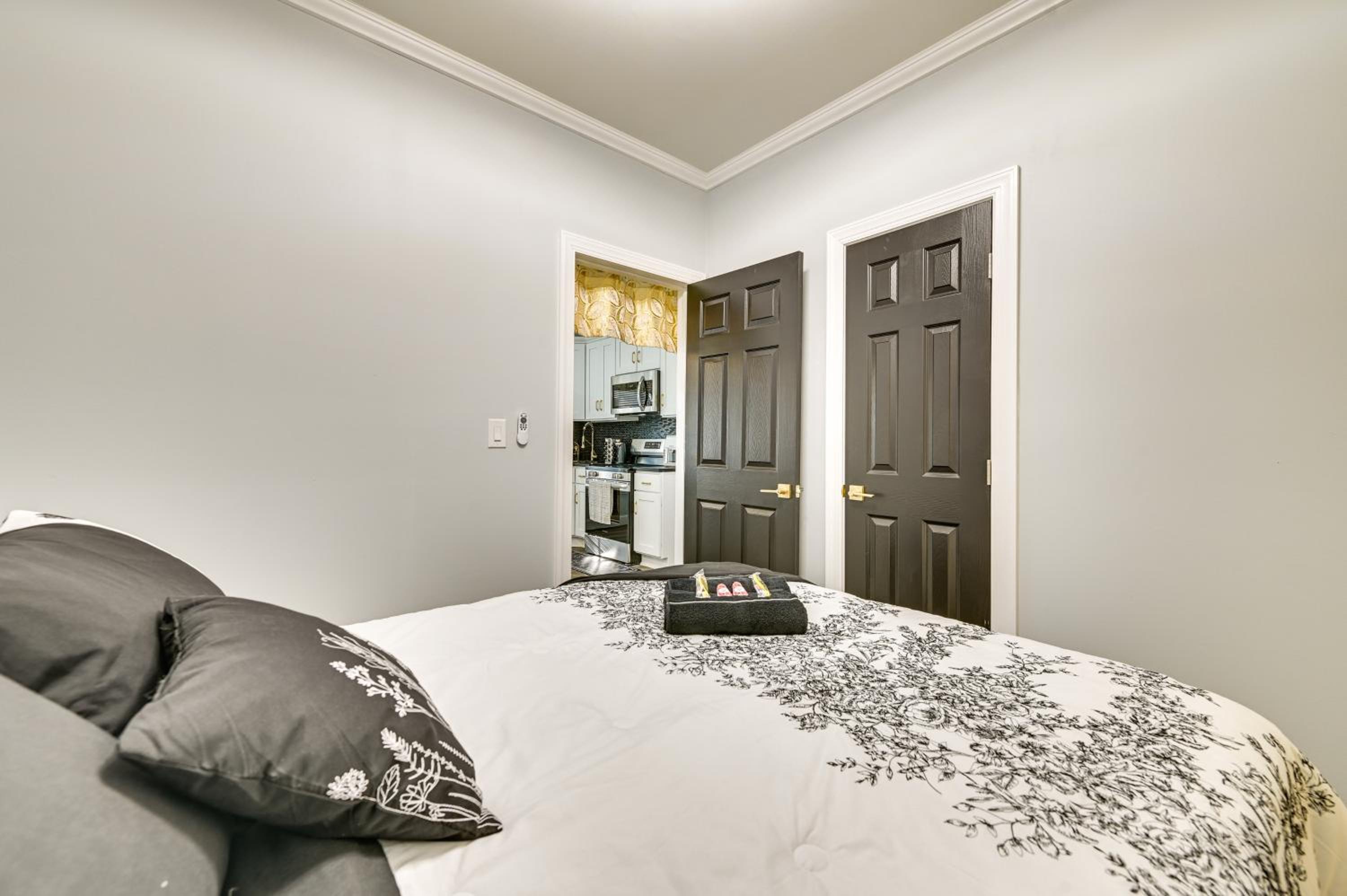 Walk to Park Modern Apt 2 Mi to Union College!