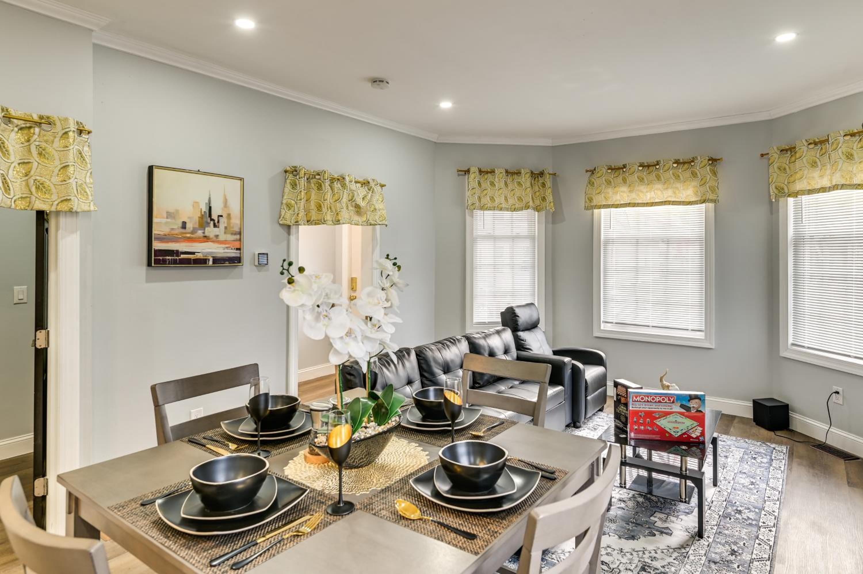 2 Mi to Downtown Charming Apt in Schenectady!