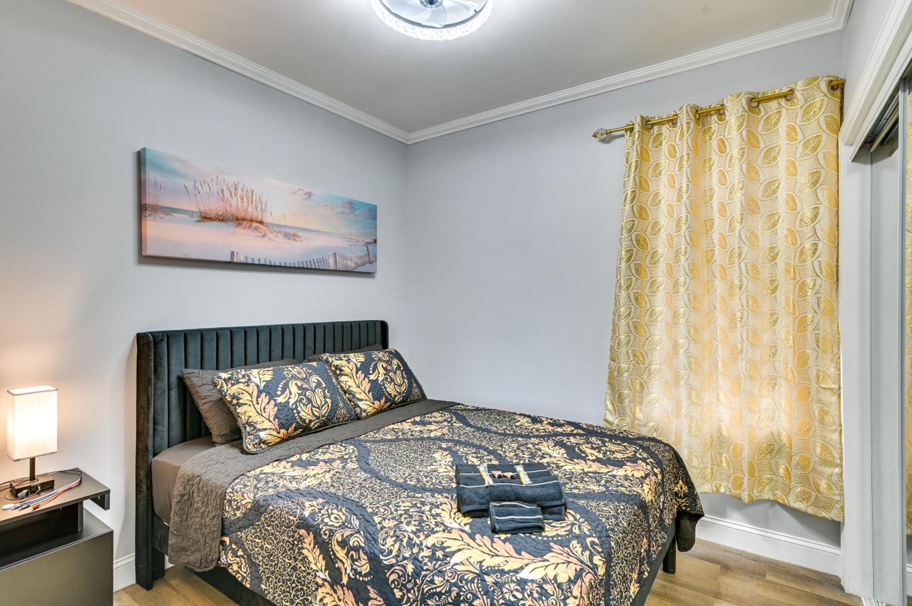 2 Mi to Downtown Charming Apt in Schenectady!
