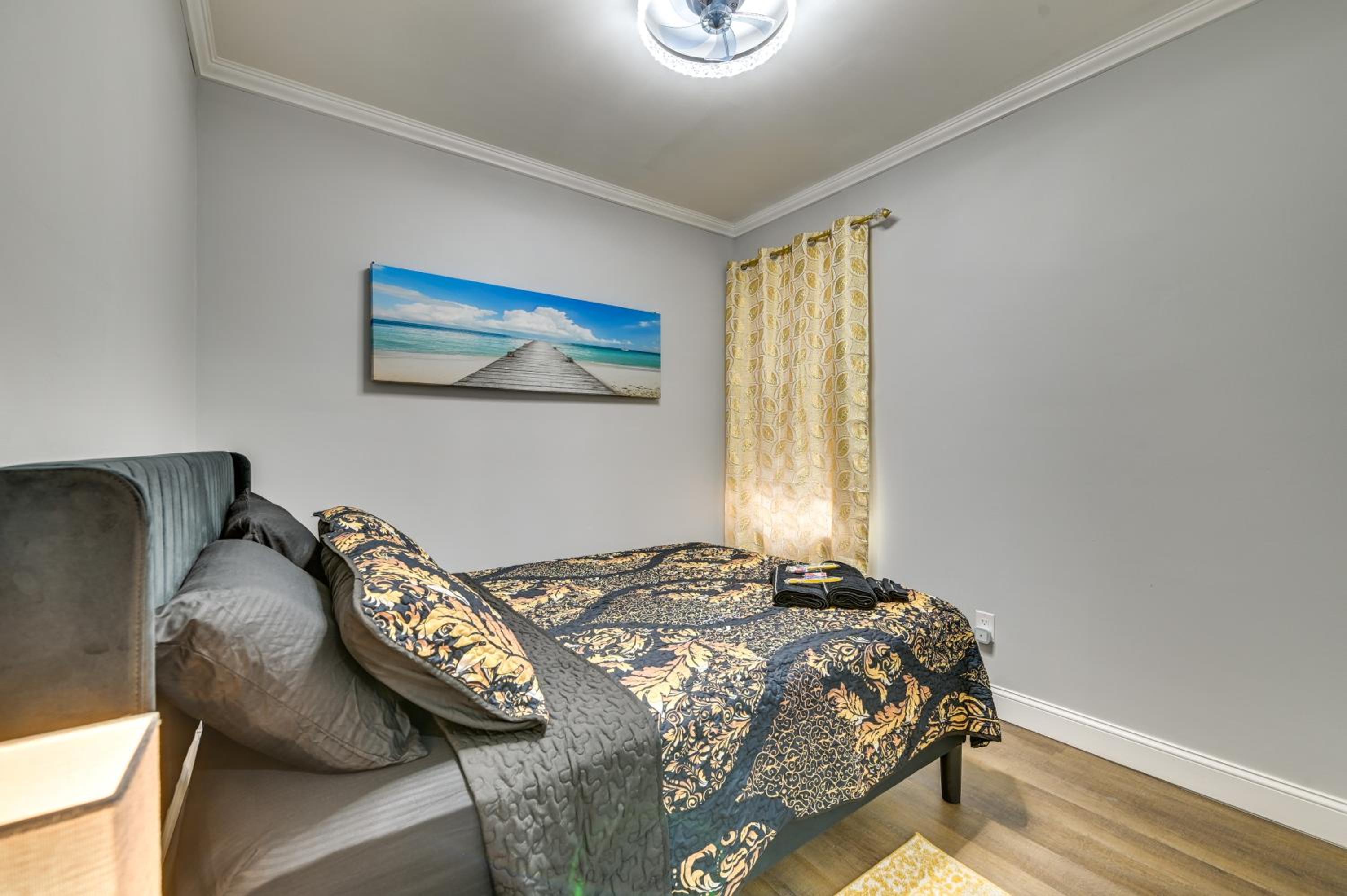 2 Mi to Downtown Charming Apt in Schenectady!