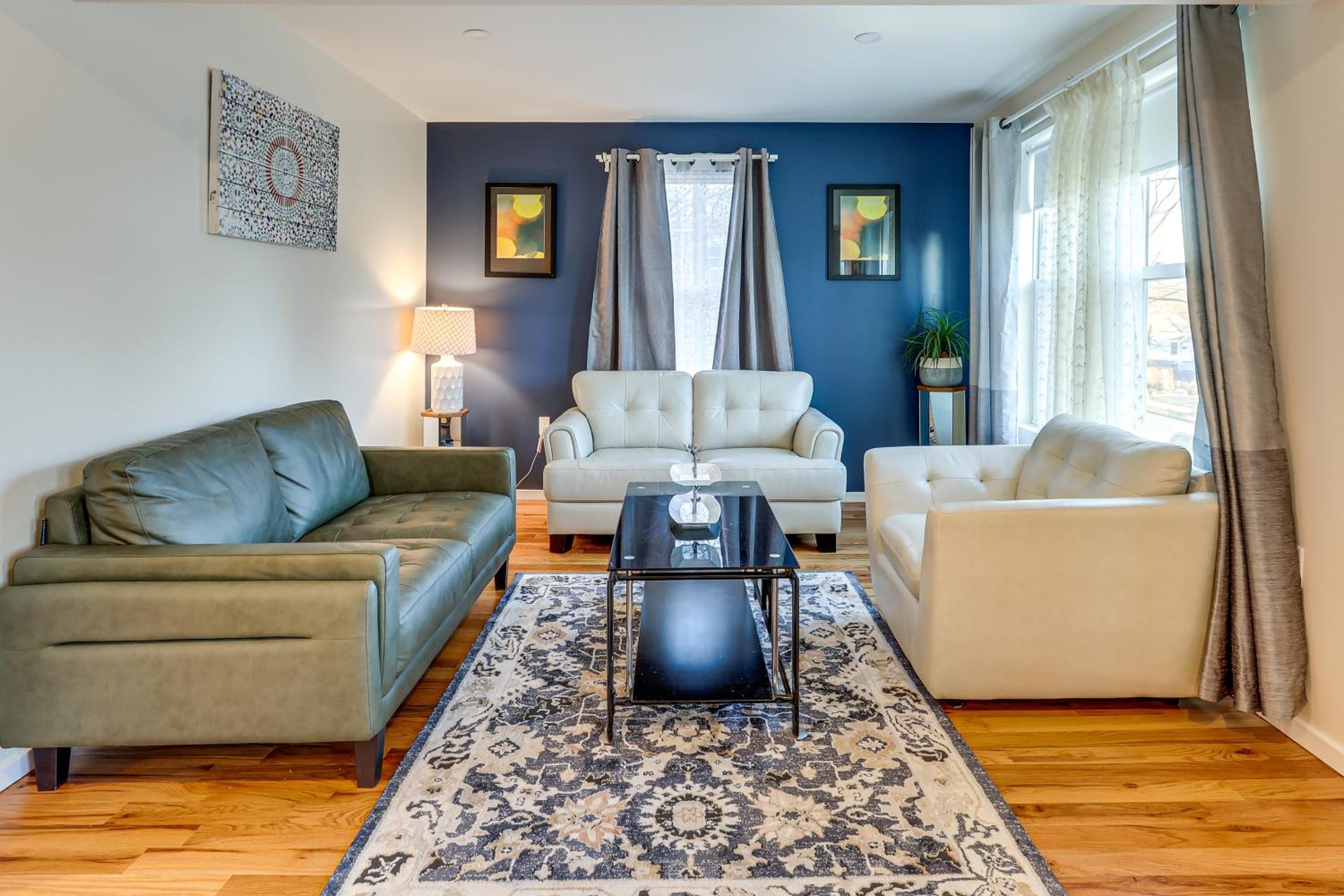 6 Mi to Dtwn New Haven Duplex with Shared Yard