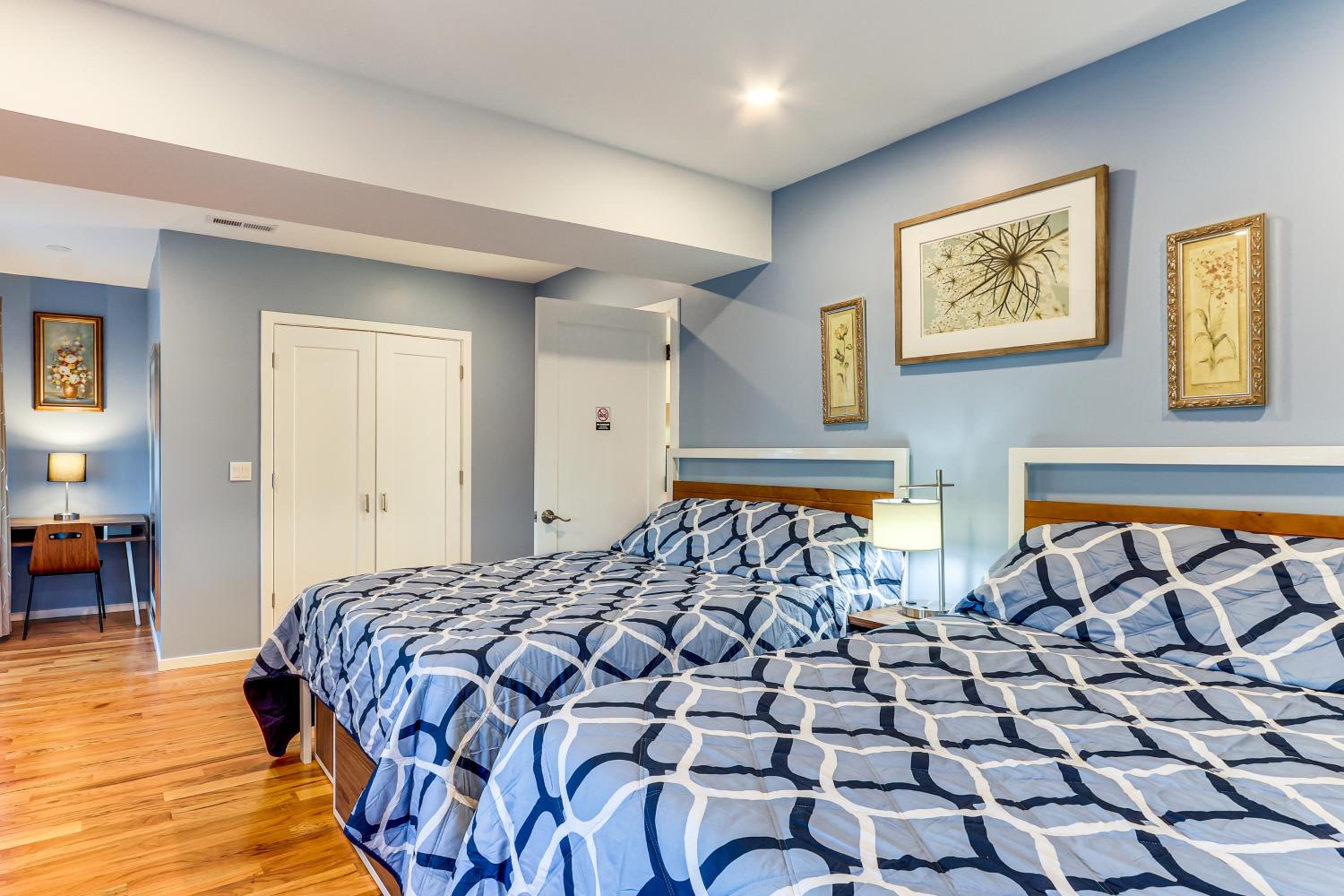6 Mi to Dtwn New Haven Duplex with Shared Yard