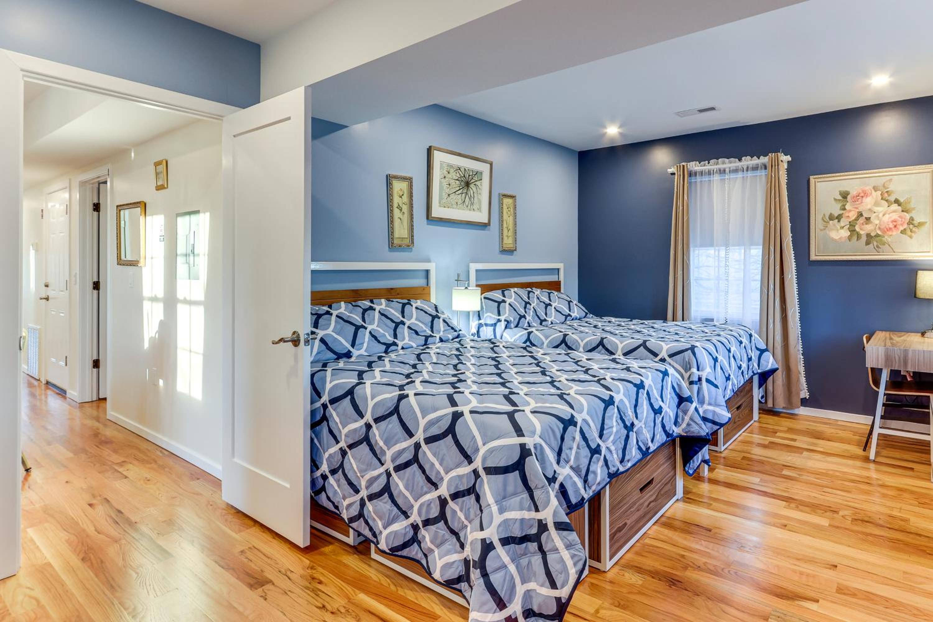 6 Mi to Dtwn New Haven Duplex with Shared Yard