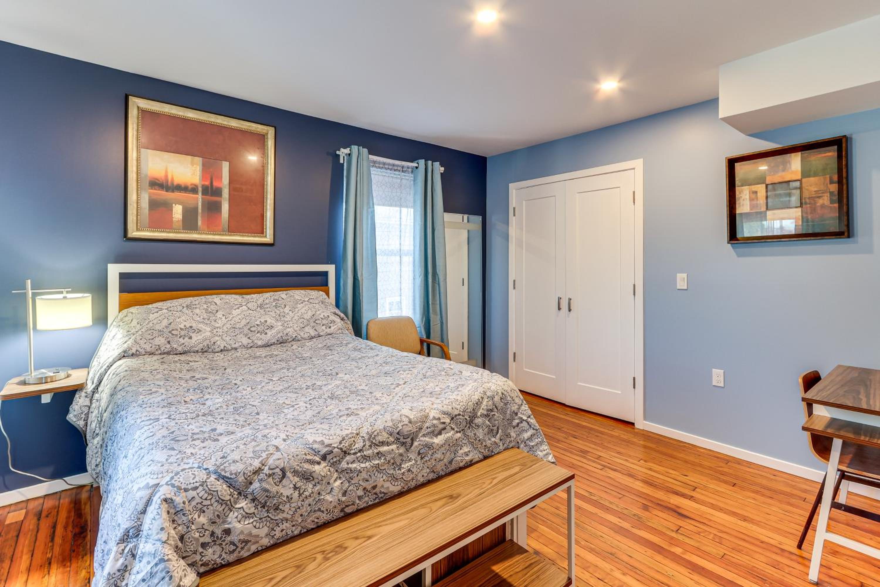 6 Mi to Dtwn New Haven Duplex with Shared Yard