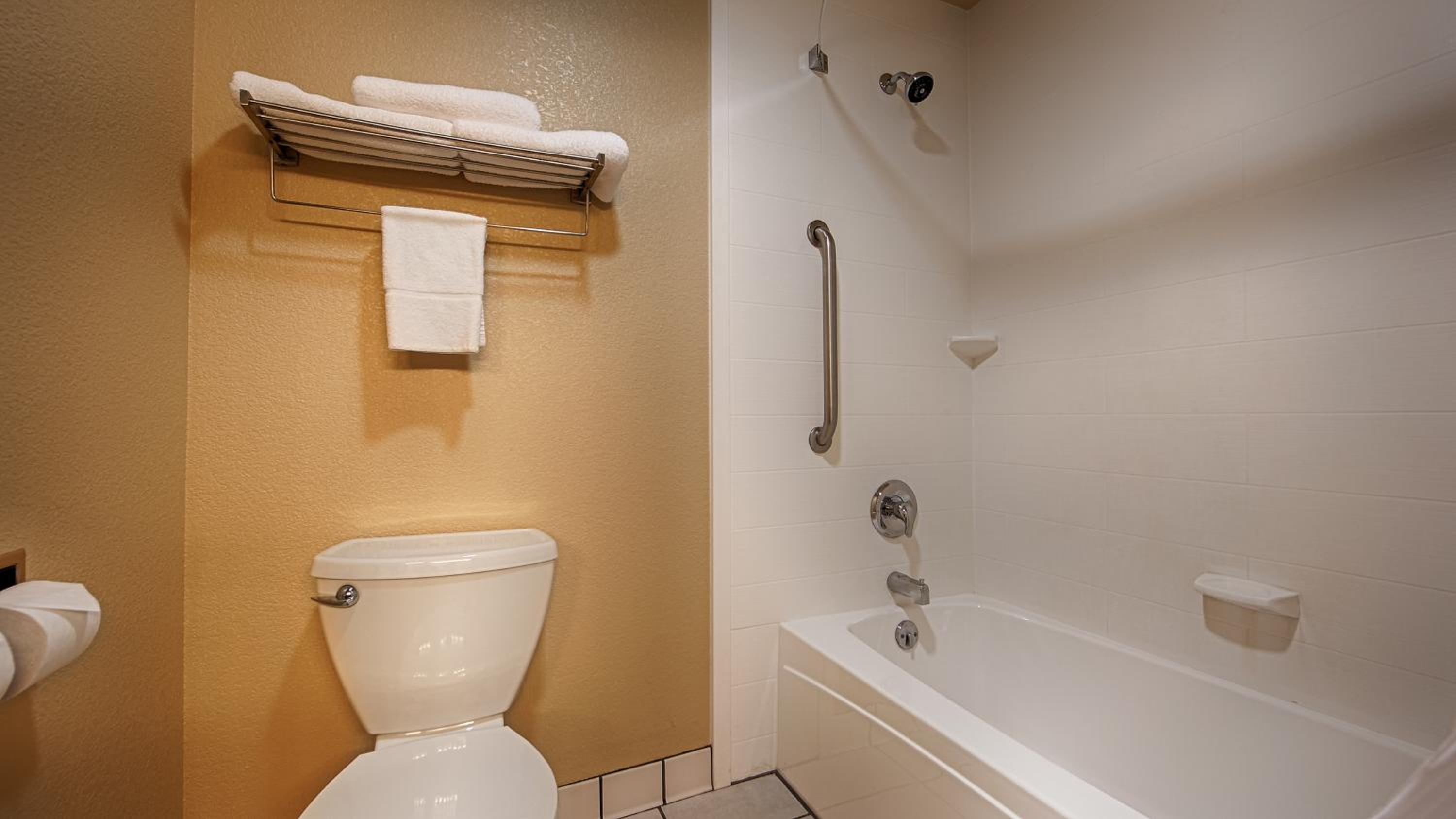 Ashland Vacations - Best Western Windsor Inn - Property Image 23