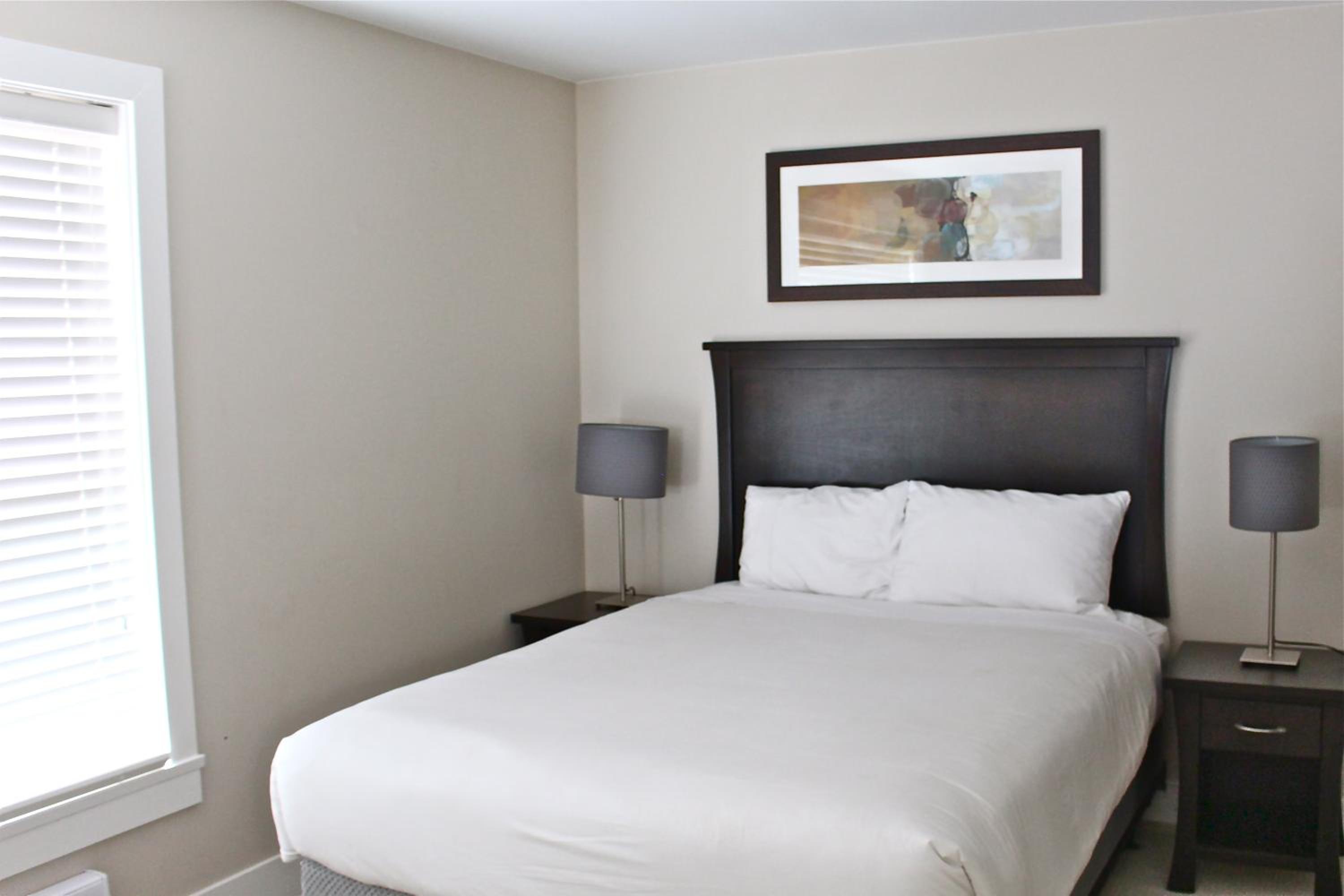 Harrison Lake View Suites