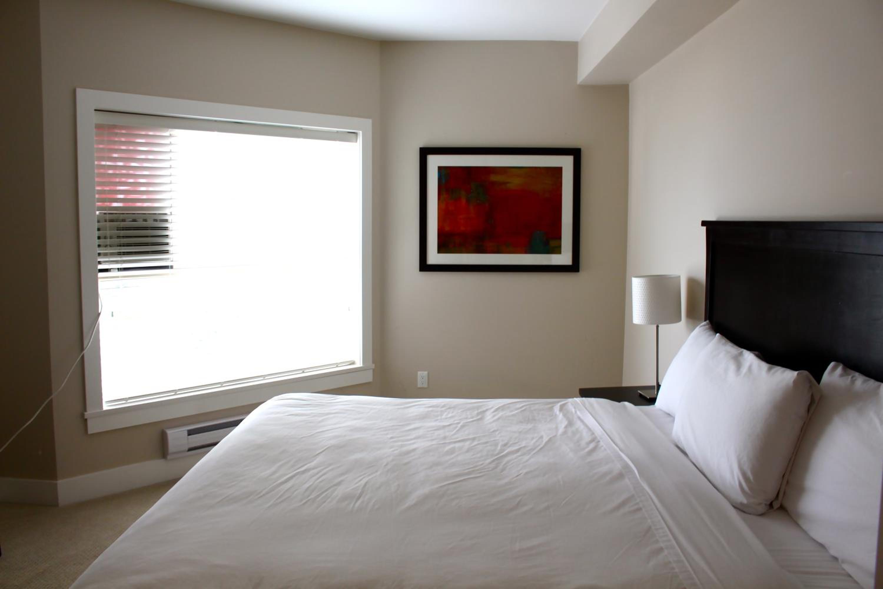 Harrison Lake View Suites