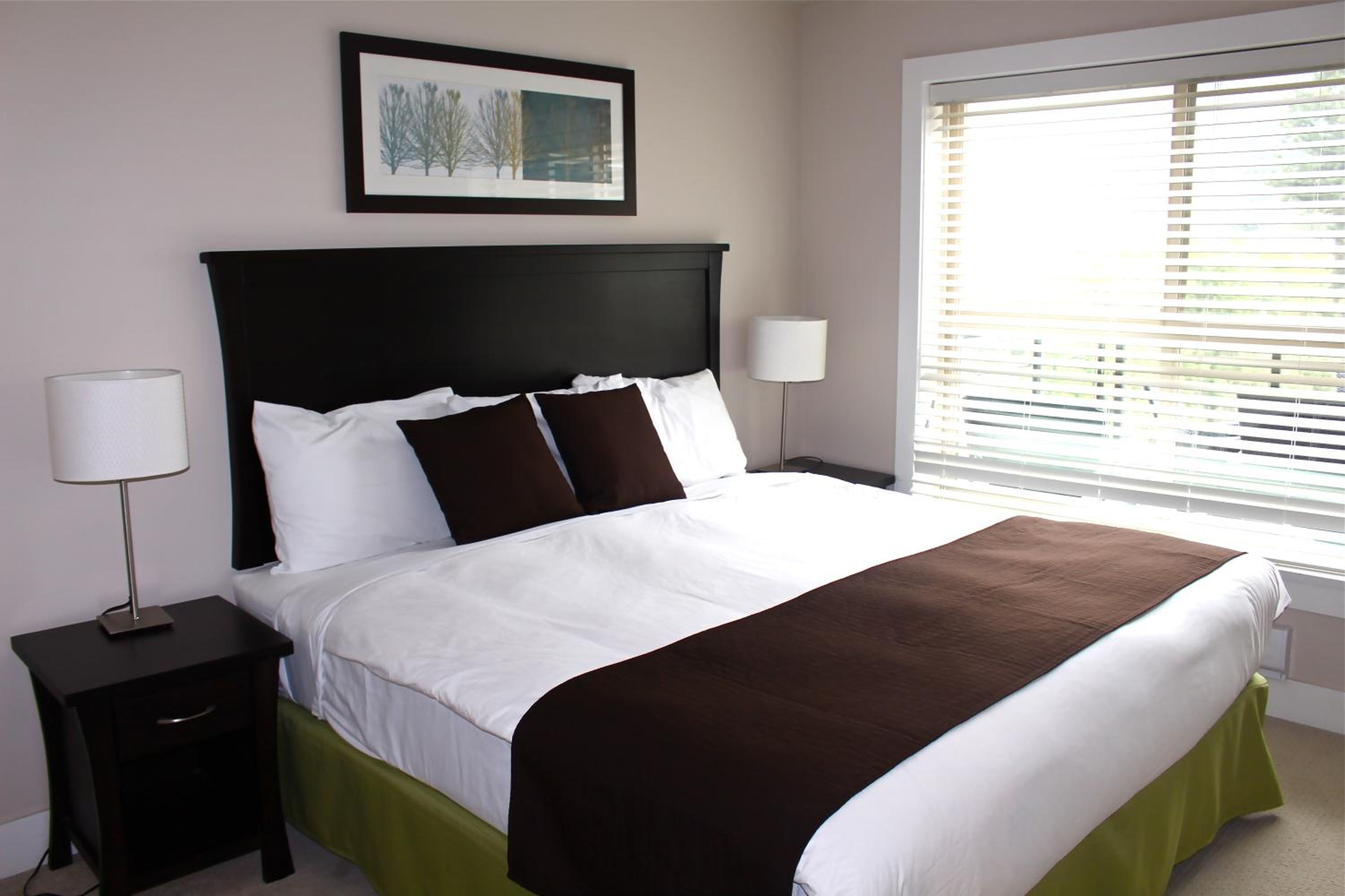 Harrison Lake View Suites