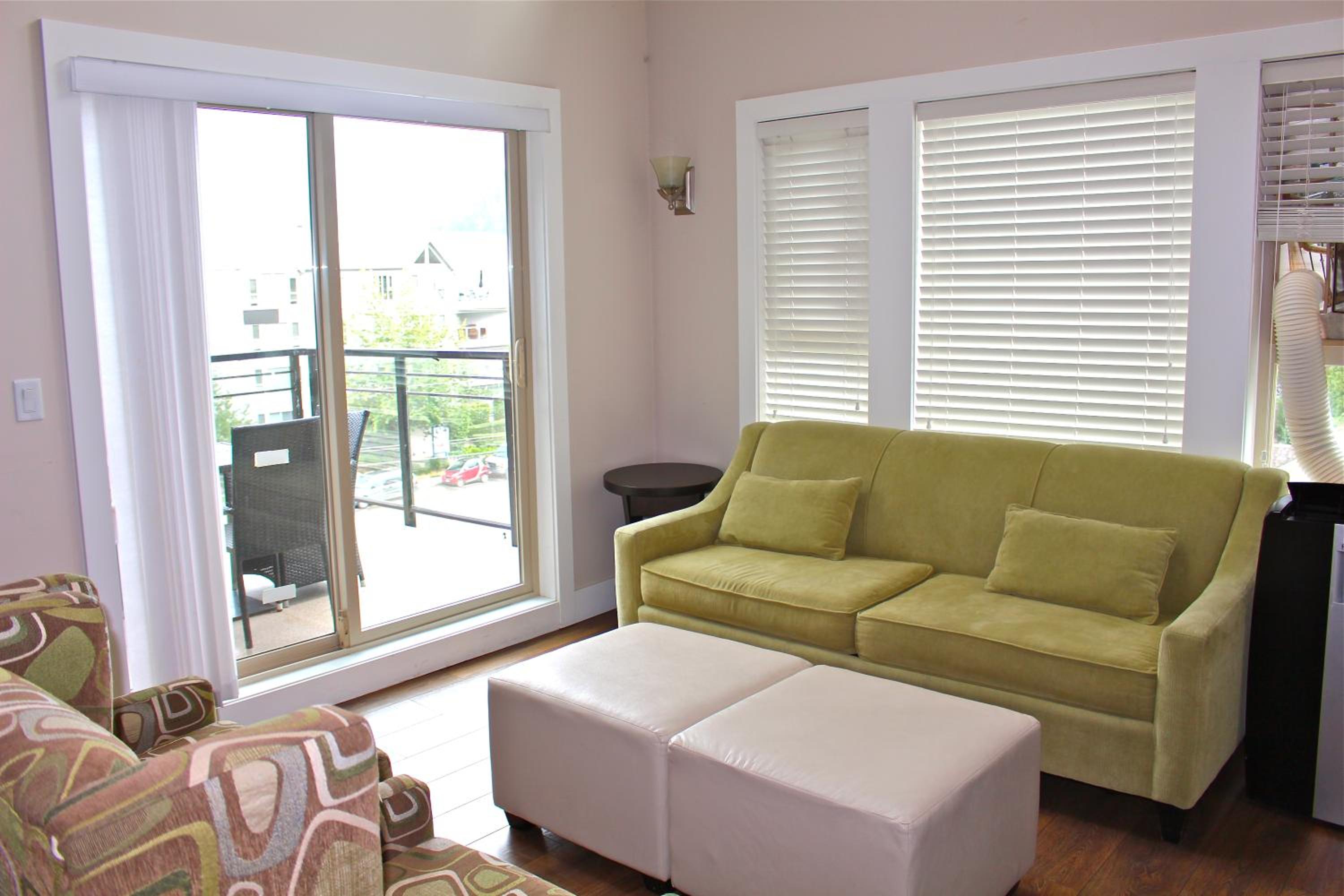 Harrison Lake View Suites