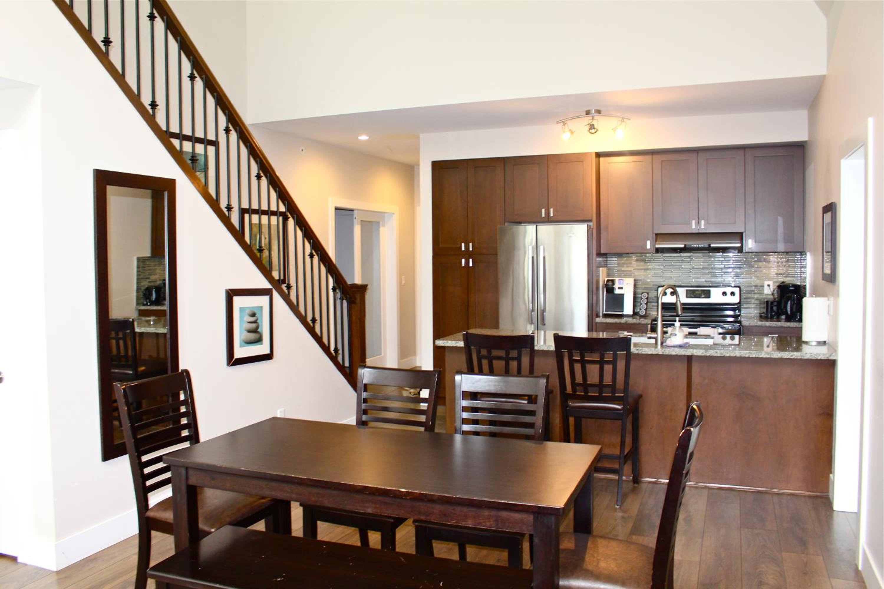 Harrison Lake View Suites