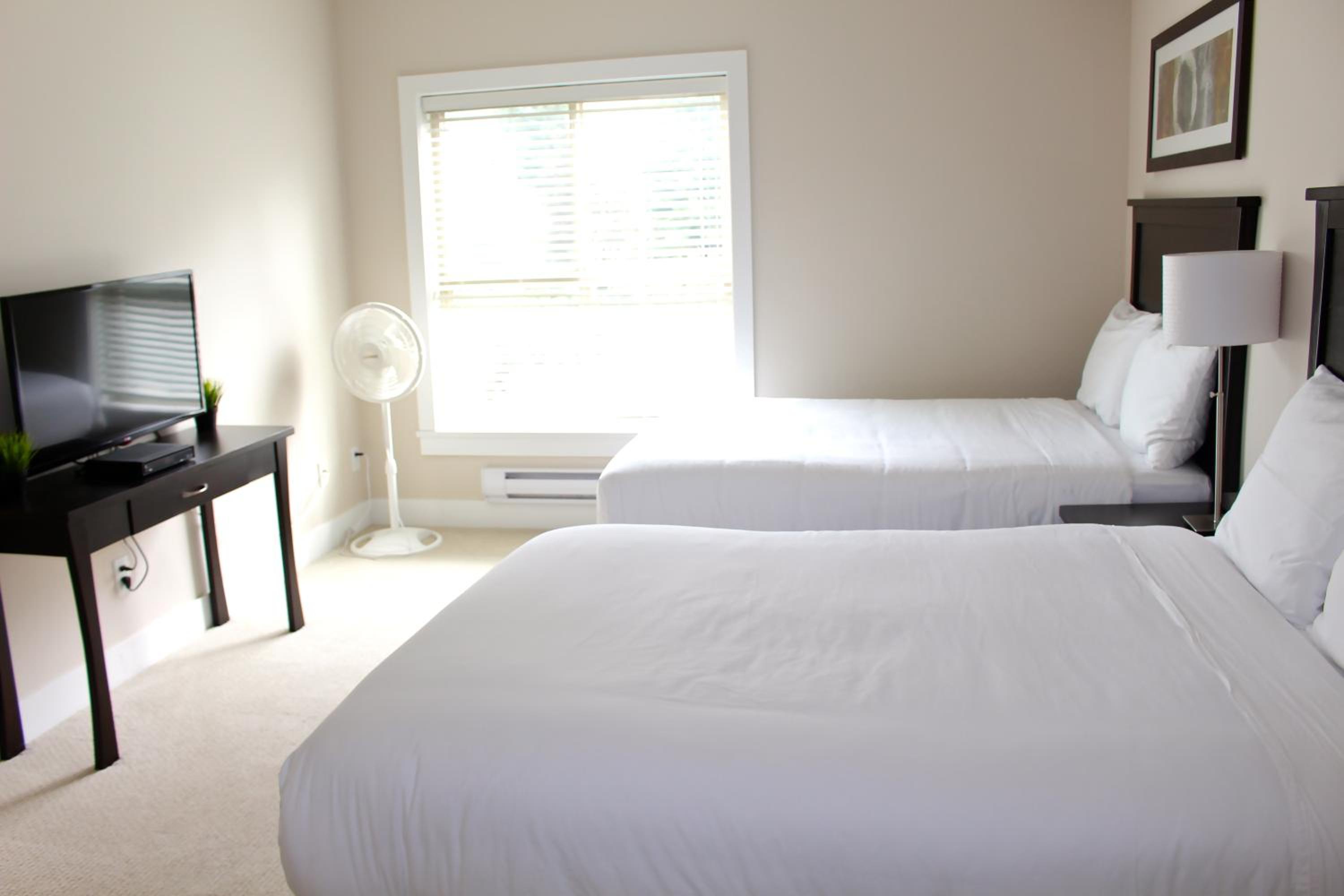 Harrison Lake View Suites