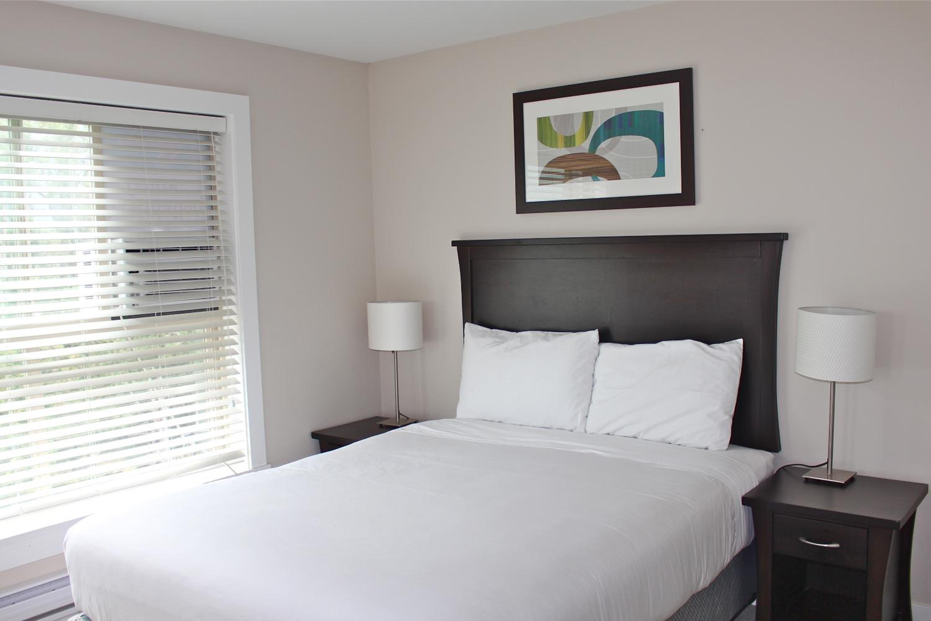 Harrison Lake View Suites