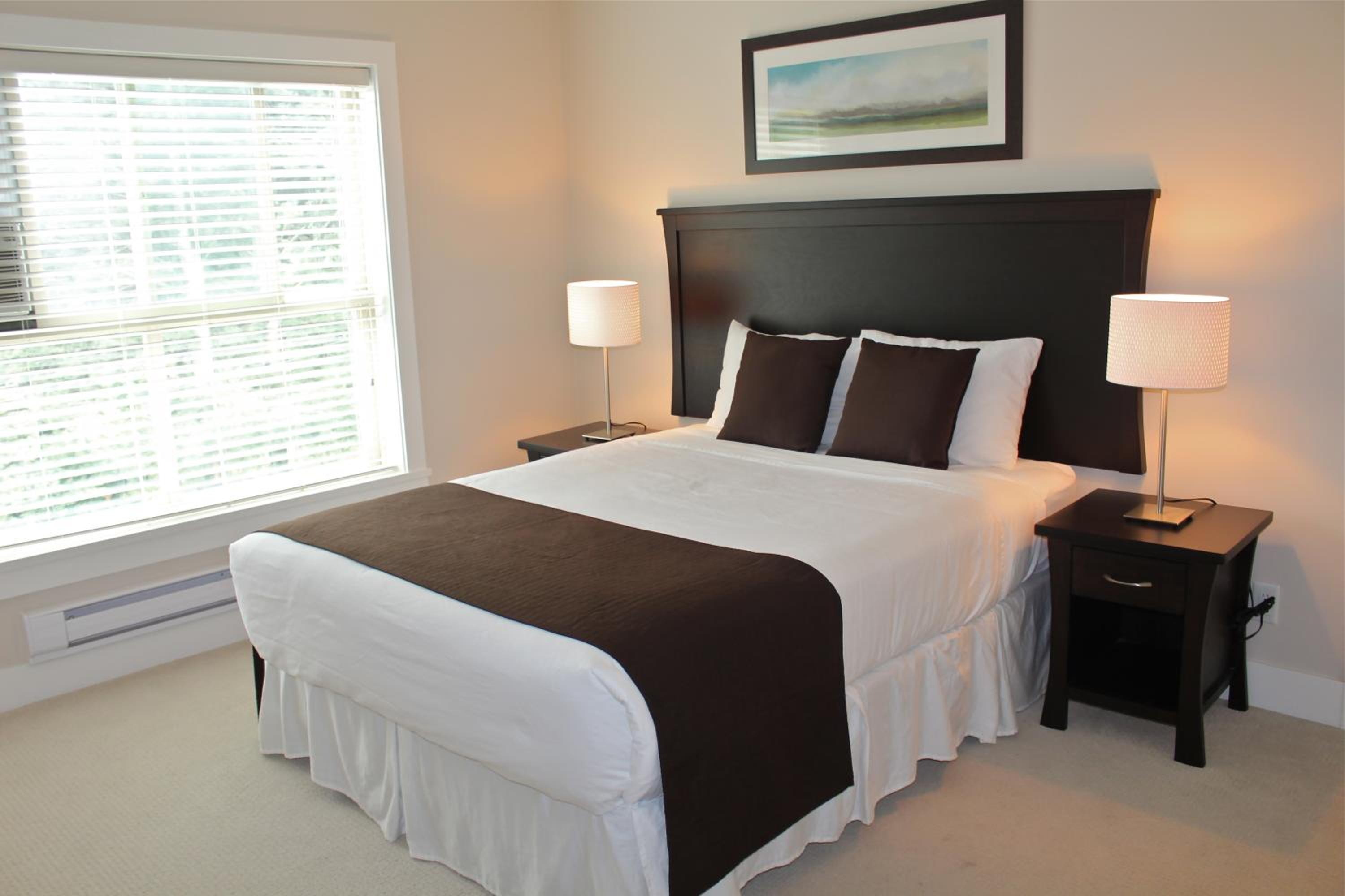 Harrison Lake View Suites